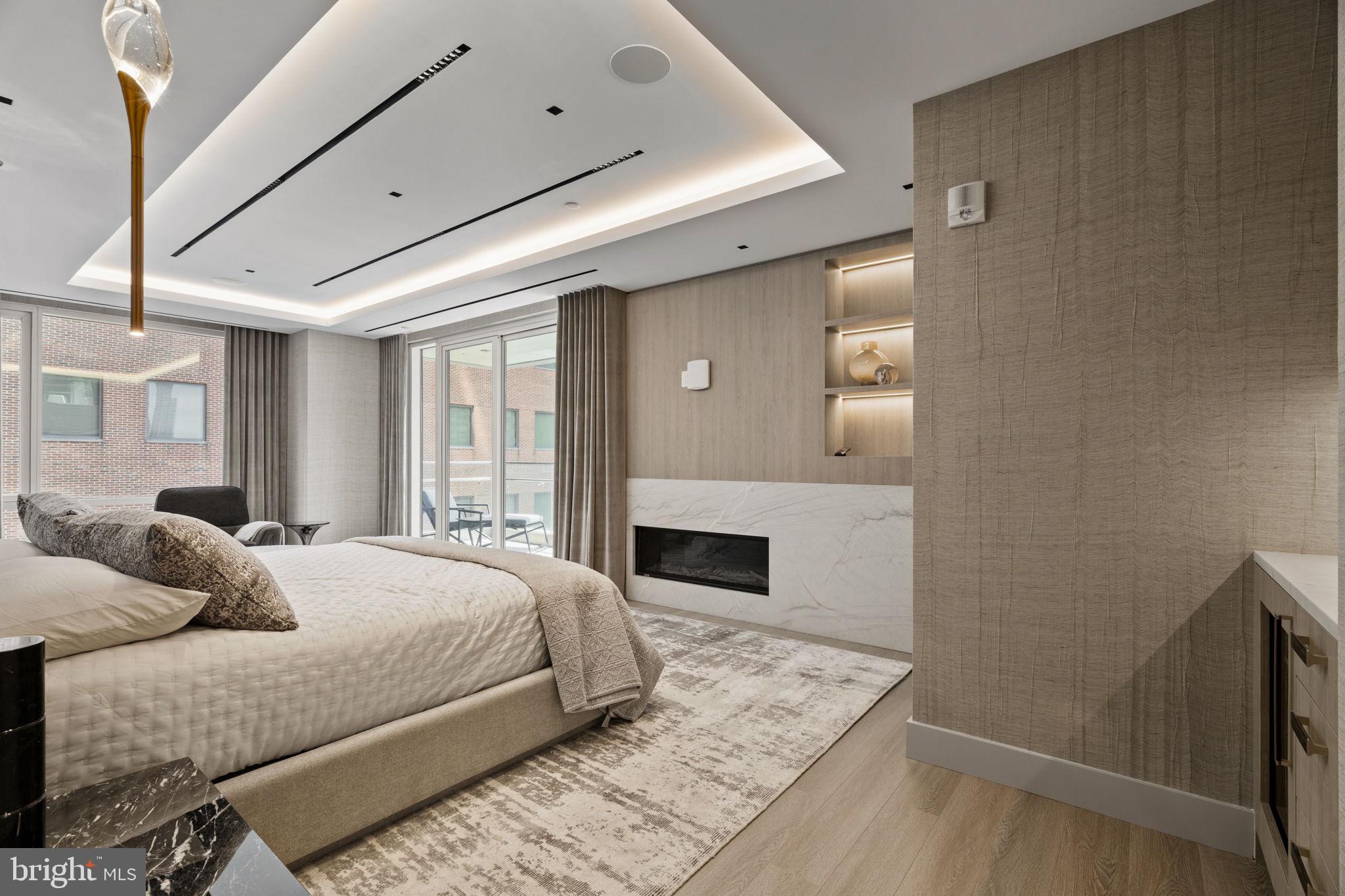 An Extraordinary Custom Full Floor Trophy Unit at 500 WalnutLocated wi – image 65