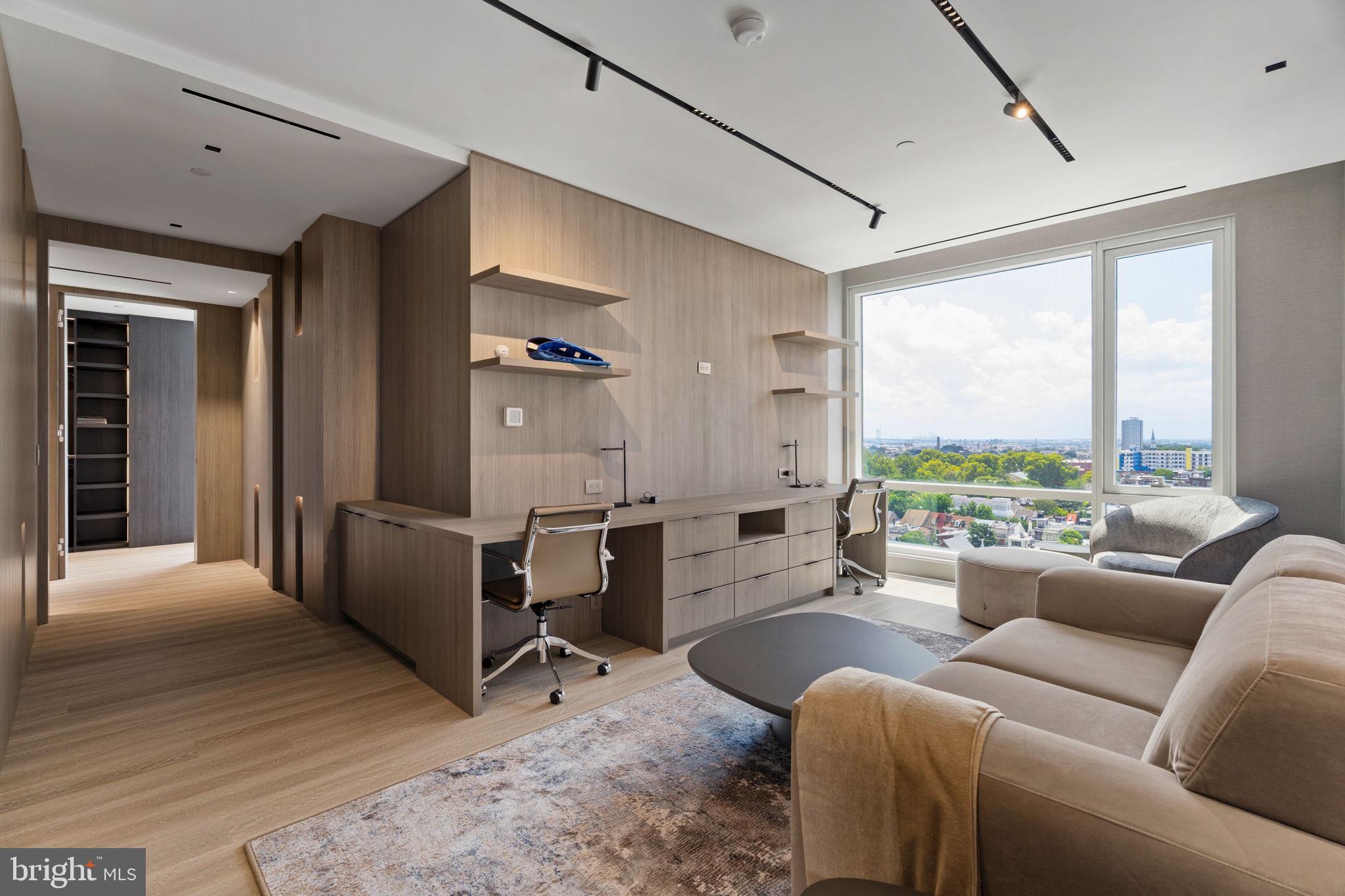 An Extraordinary Custom Full Floor Trophy Unit at 500 WalnutLocated wi – image 33