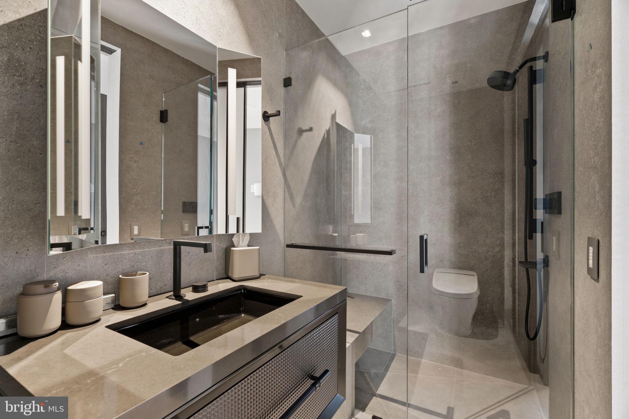 An Extraordinary Custom Full Floor Trophy Unit at 500 WalnutLocated wi – image 52