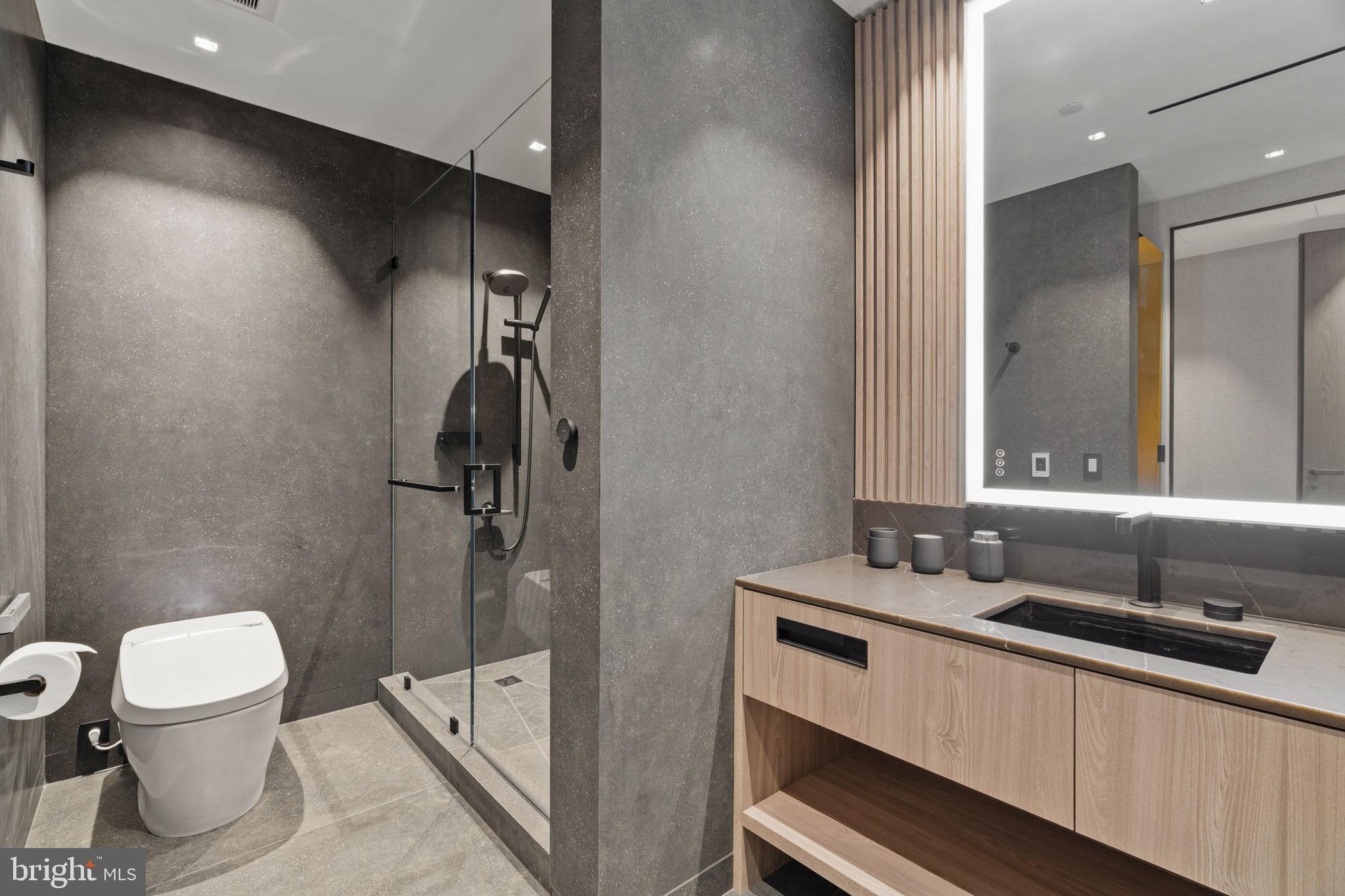 An Extraordinary Custom Full Floor Trophy Unit at 500 WalnutLocated wi – image 87