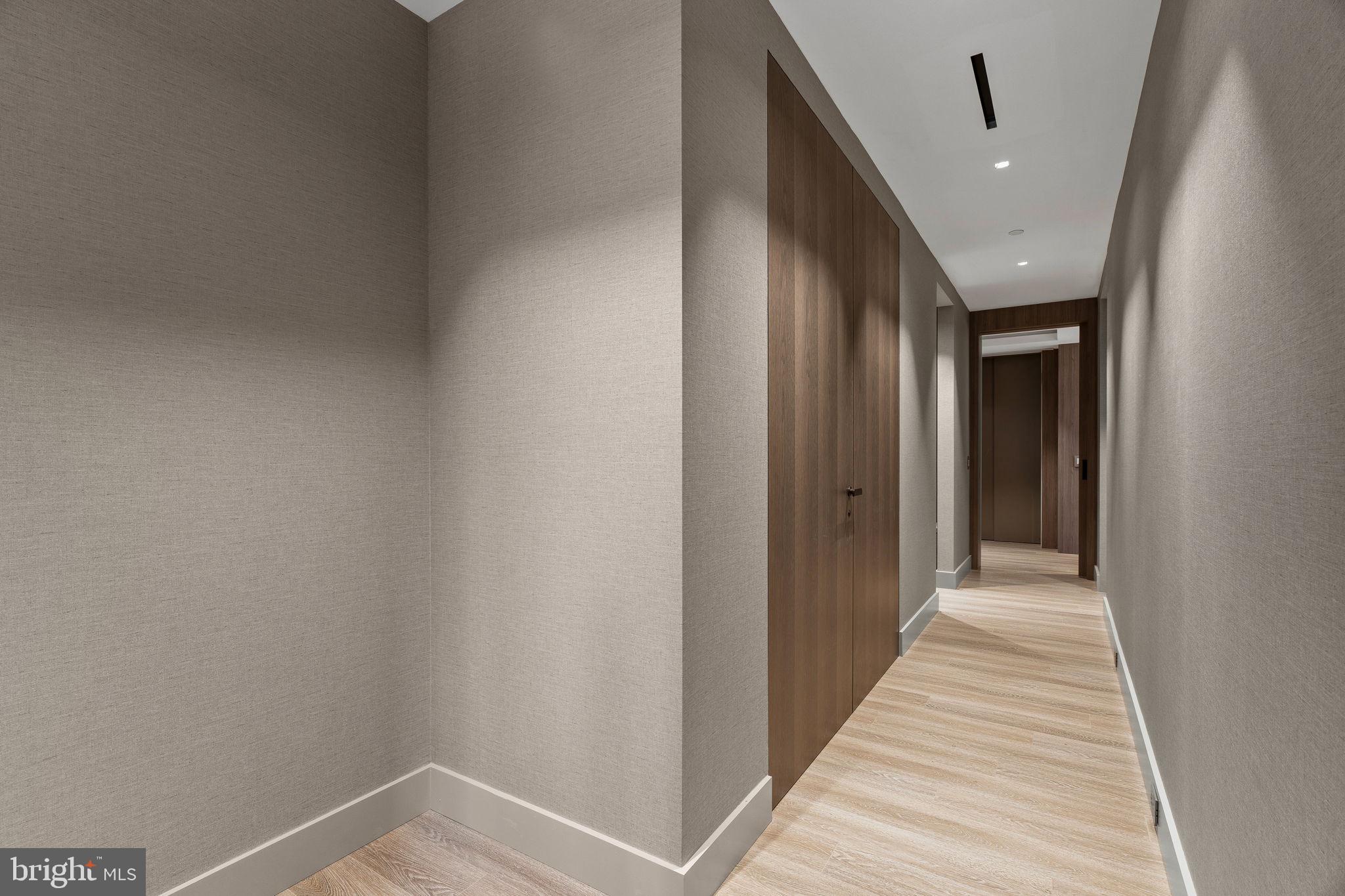 An Extraordinary Custom Full Floor Trophy Unit at 500 WalnutLocated wi – image 95