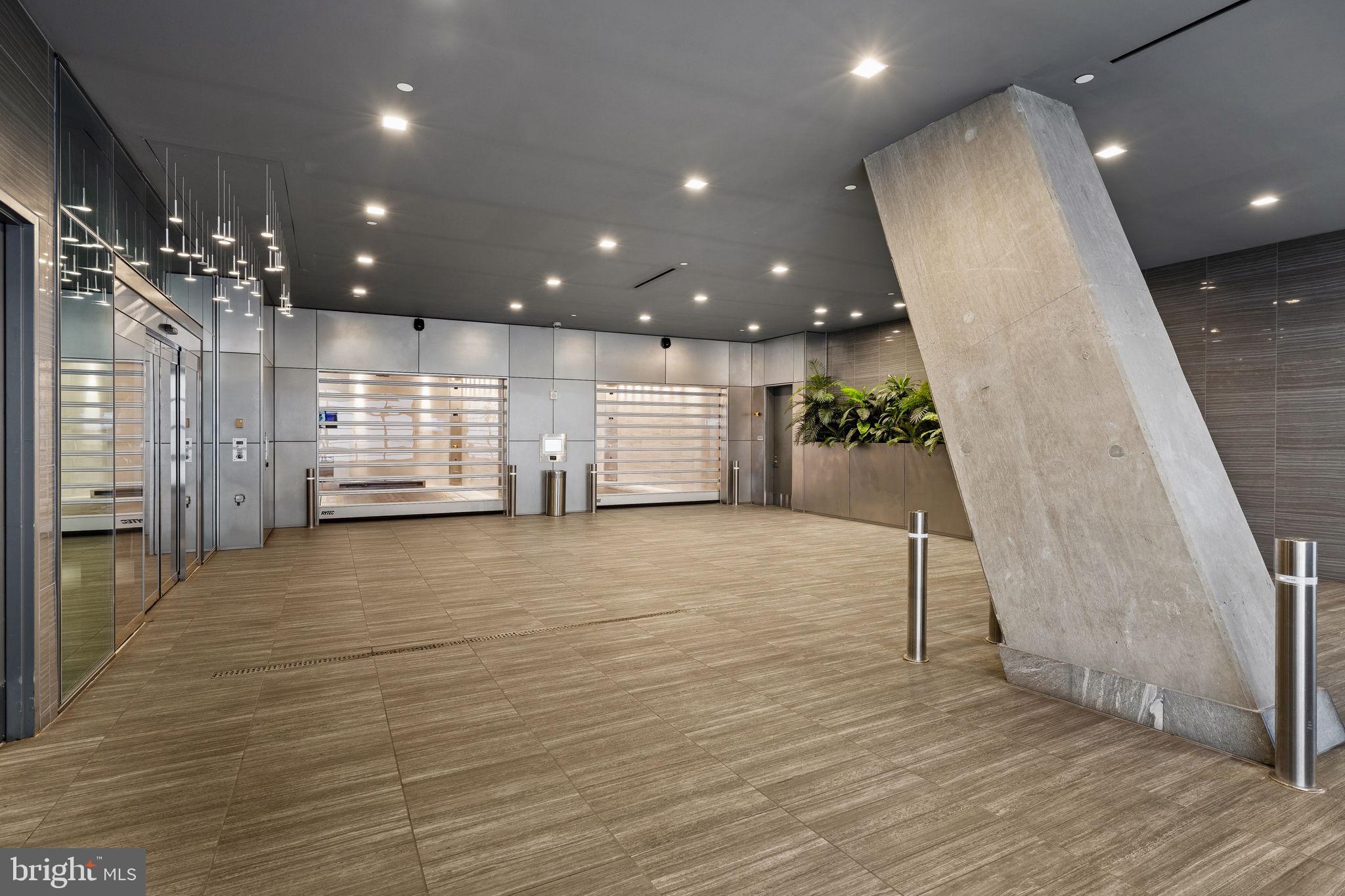 An Extraordinary Custom Full Floor Trophy Unit at 500 WalnutLocated wi – image 112