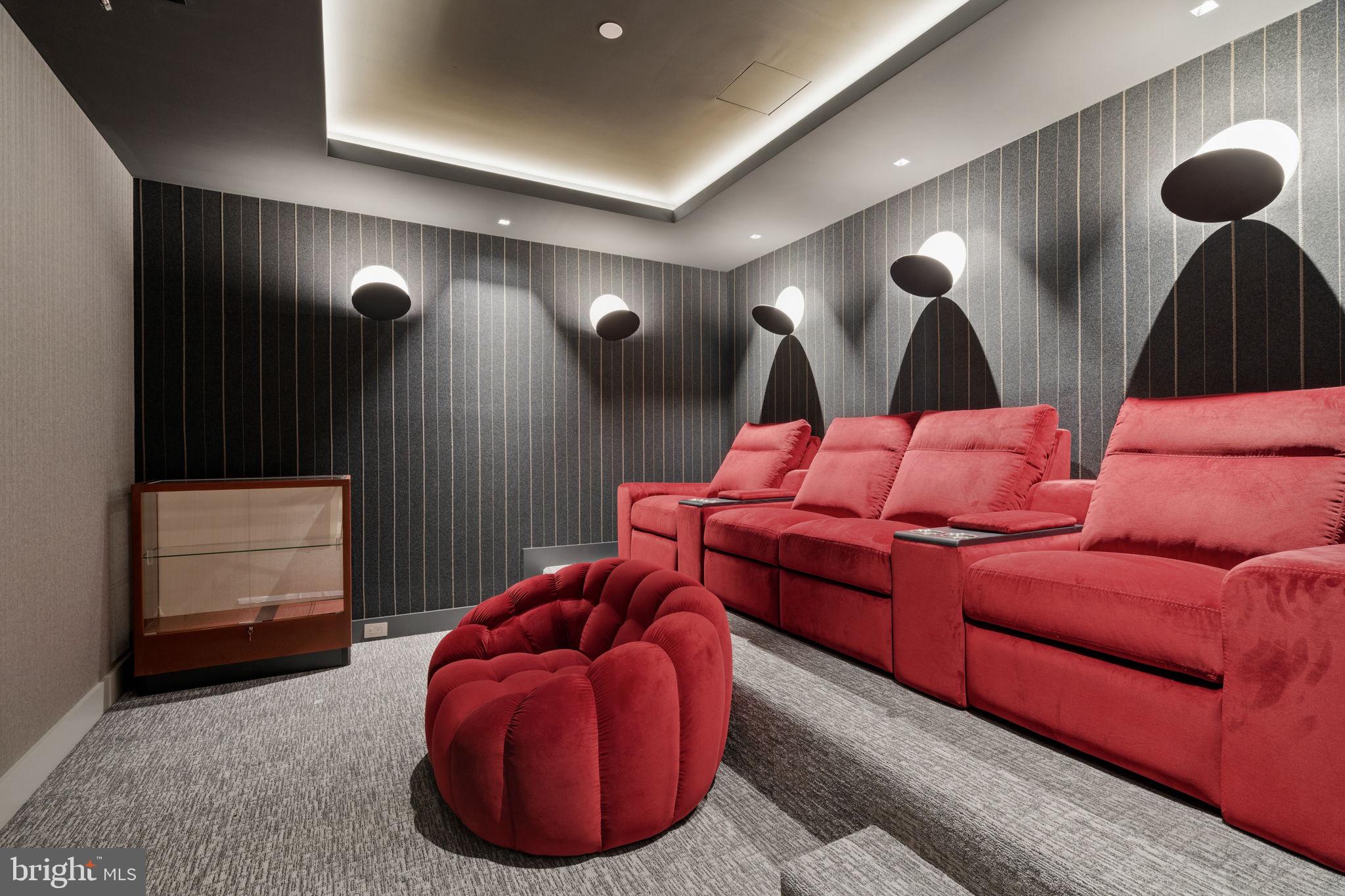 An Extraordinary Custom Full Floor Trophy Unit at 500 WalnutLocated wi – image 91