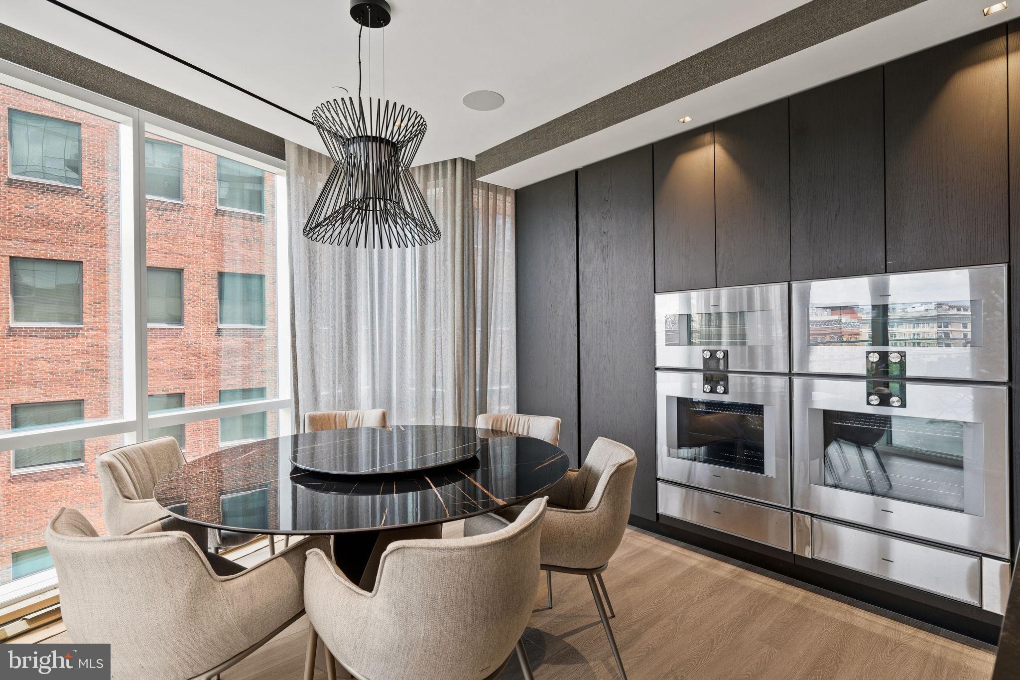 An Extraordinary Custom Full Floor Trophy Unit at 500 WalnutLocated wi – image 25