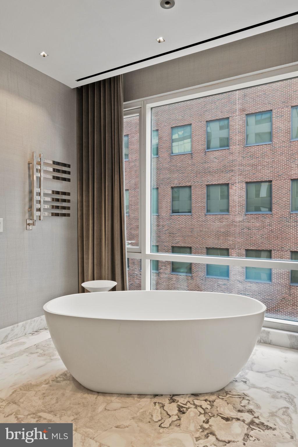 An Extraordinary Custom Full Floor Trophy Unit at 500 WalnutLocated wi – image 77
