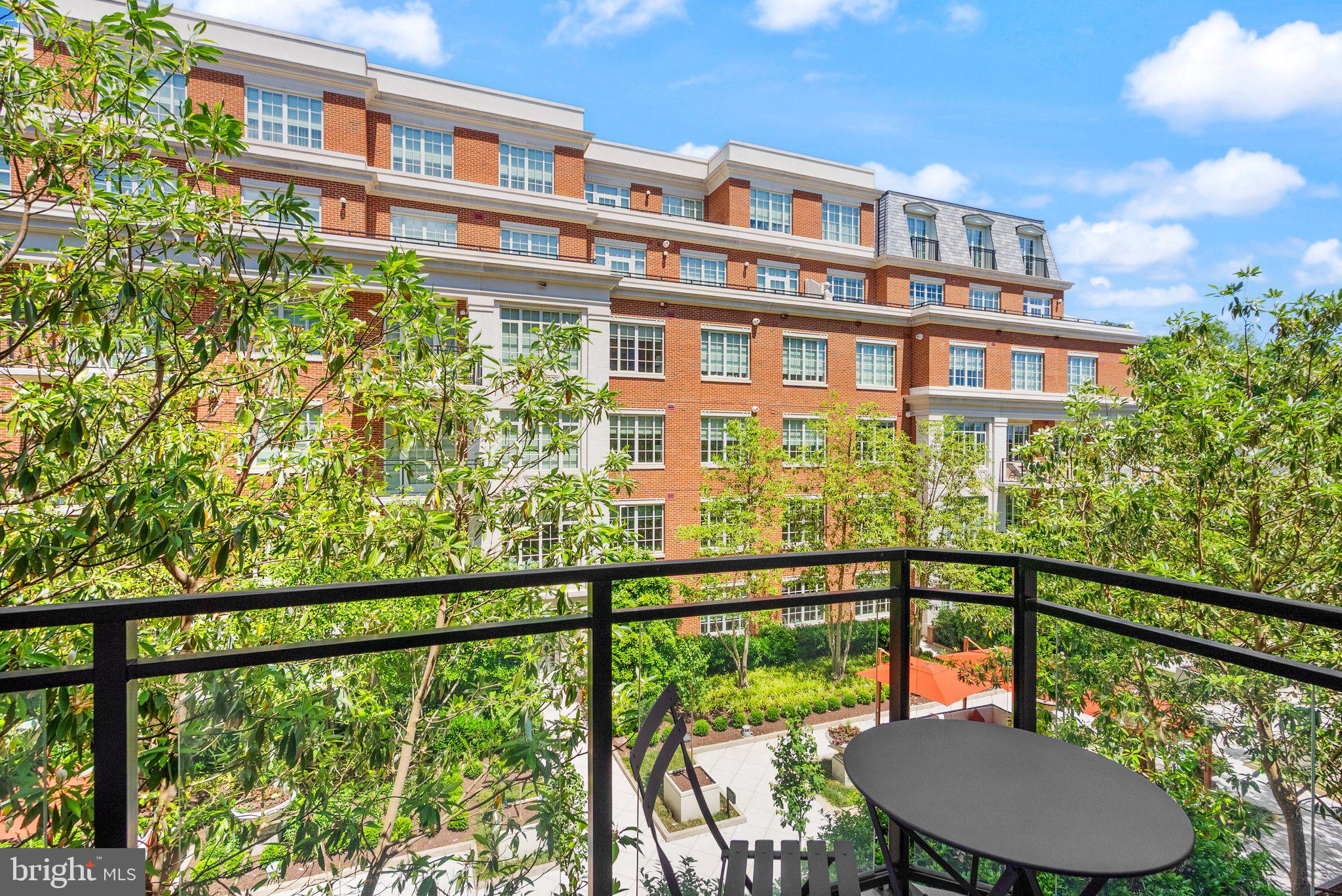 THE SIGNET - Residential