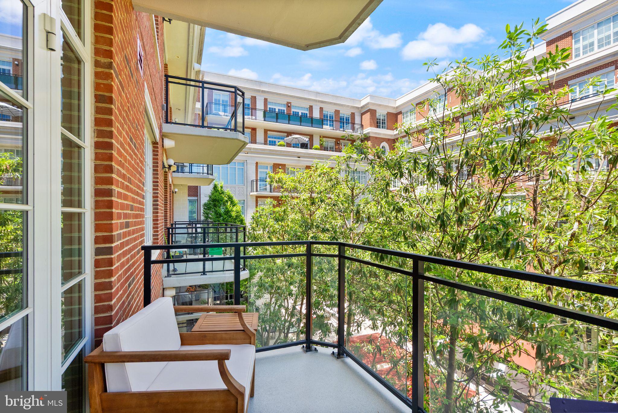 THE SIGNET - Residential