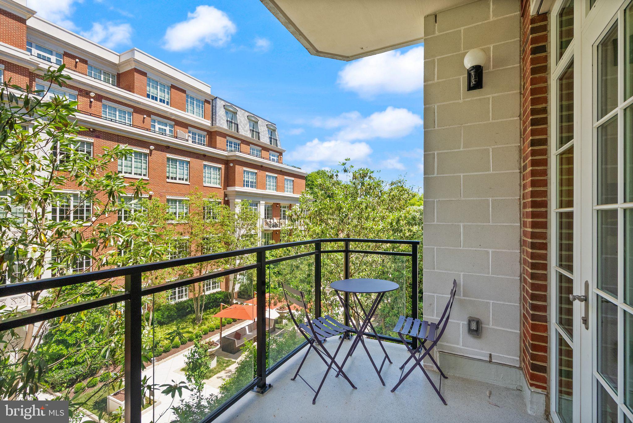 THE SIGNET - Residential
