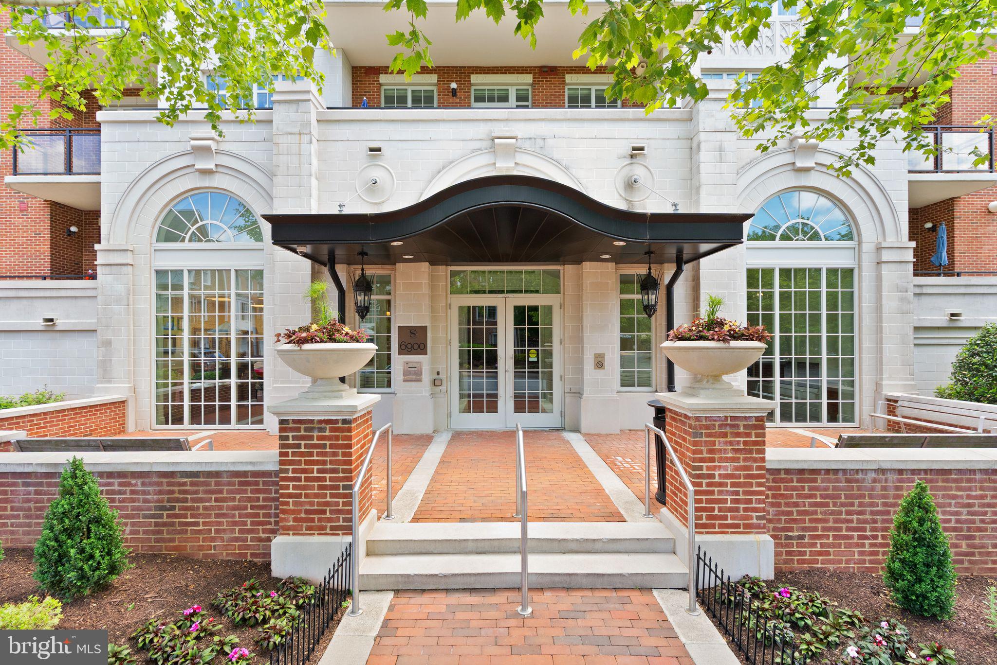 THE SIGNET - Residential