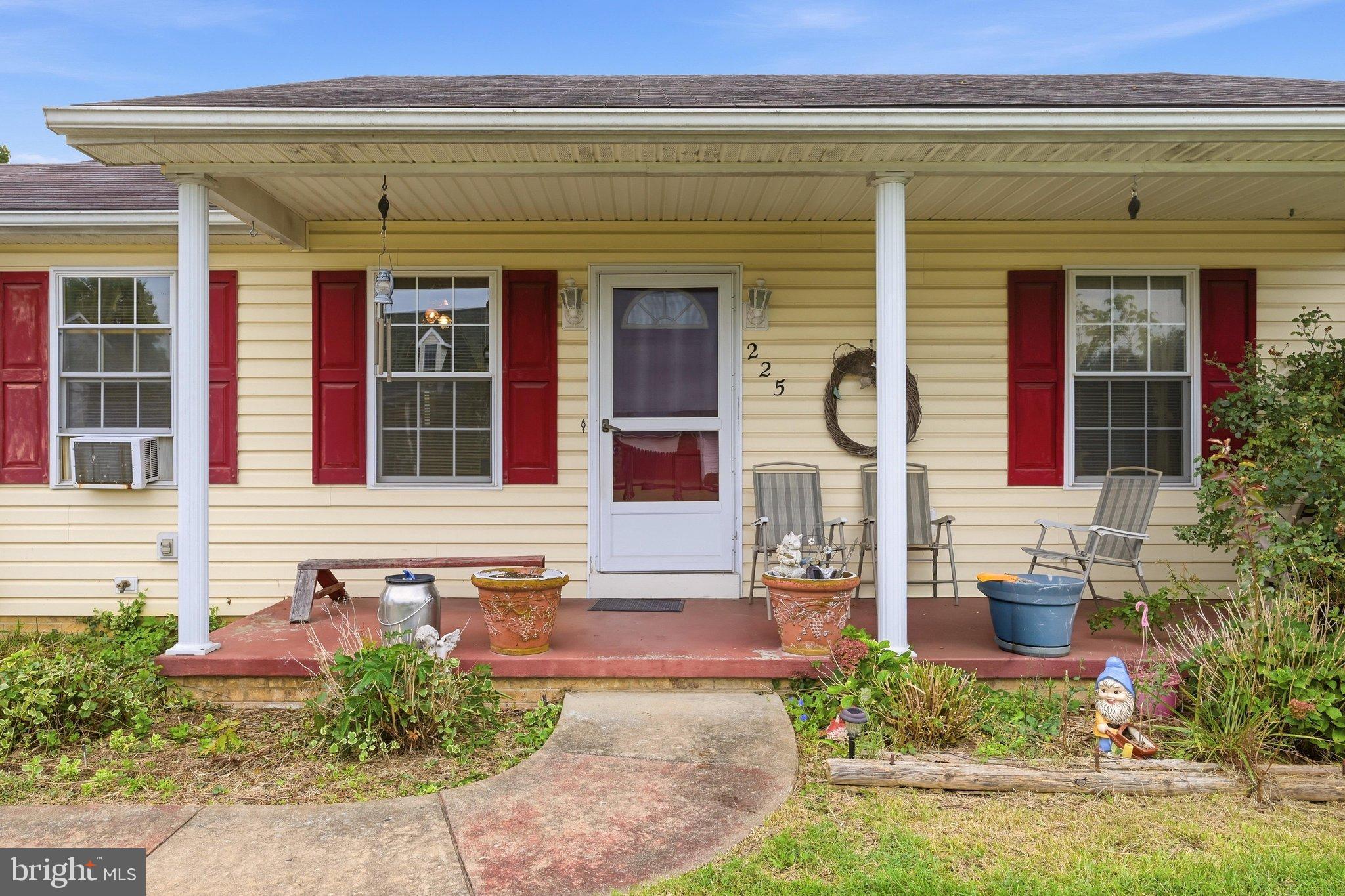 225 DUKE CIRCLE