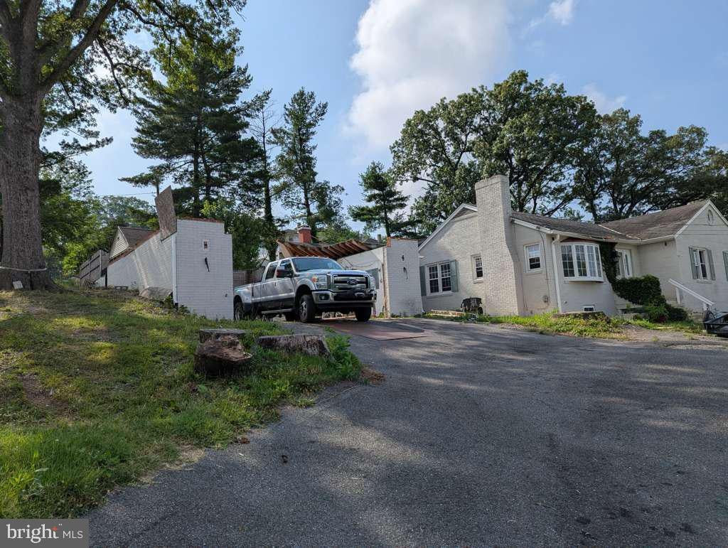 2207 HAMMONDS FERRY ROAD