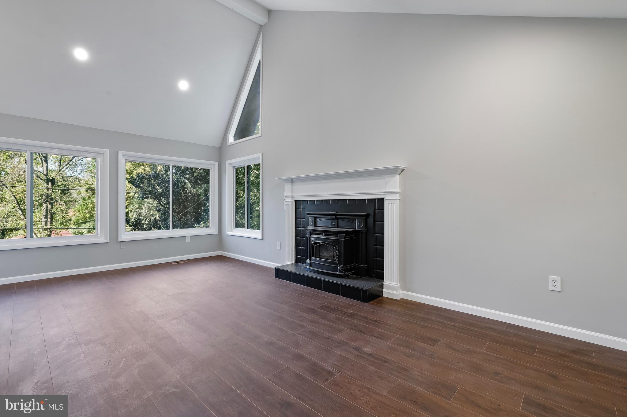 LAKESIDE - Residential Lease