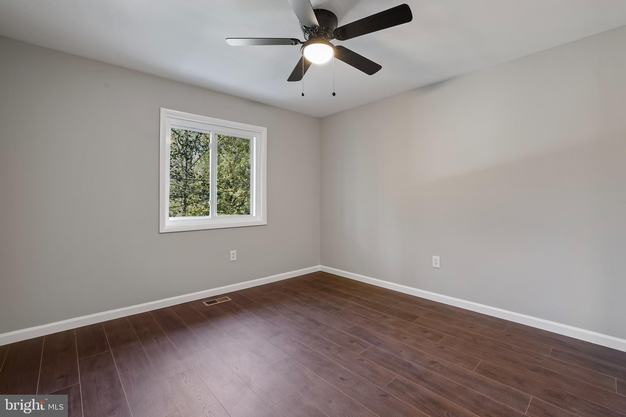 LAKESIDE - Residential Lease