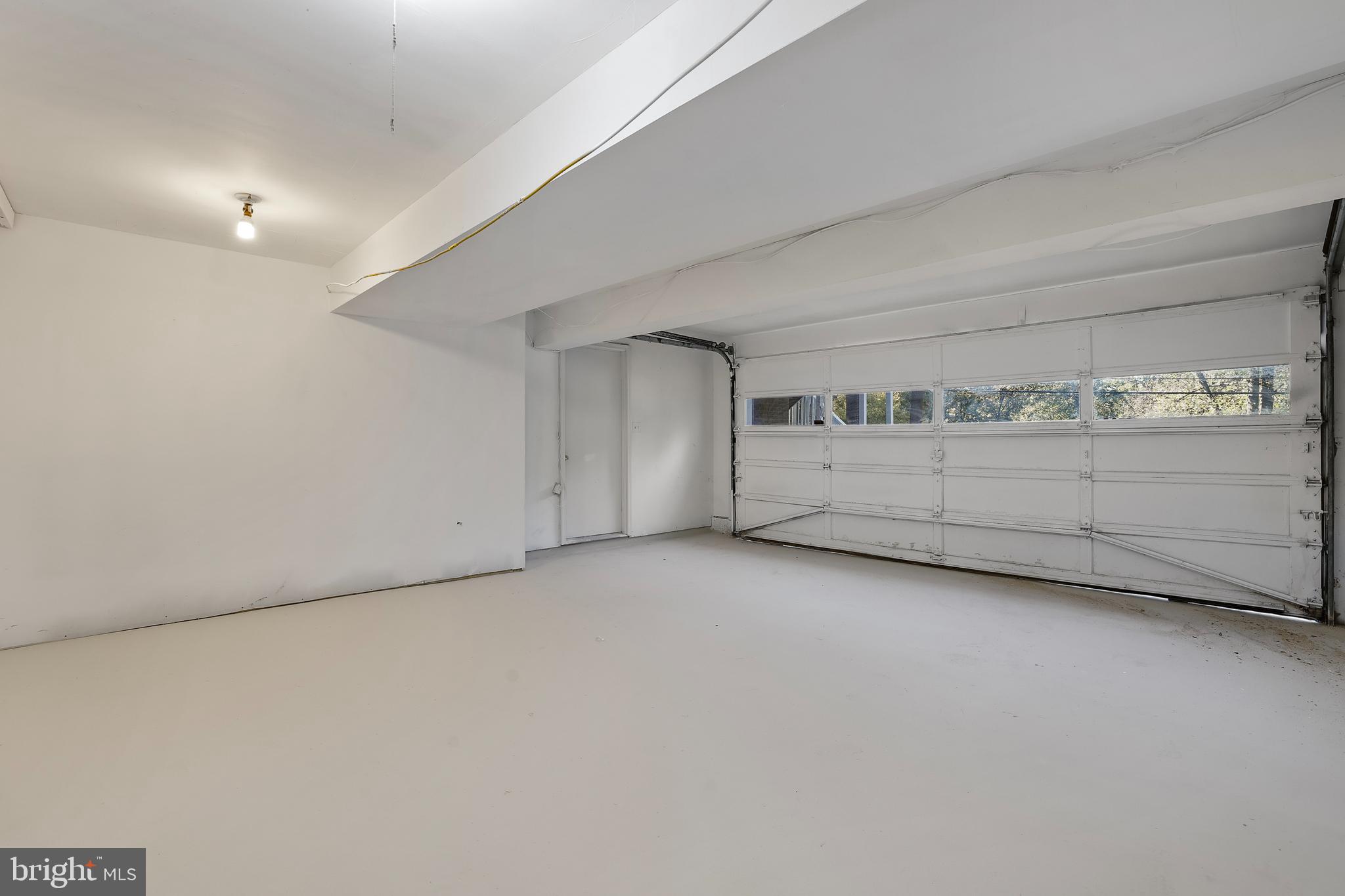 LAKESIDE - Residential Lease