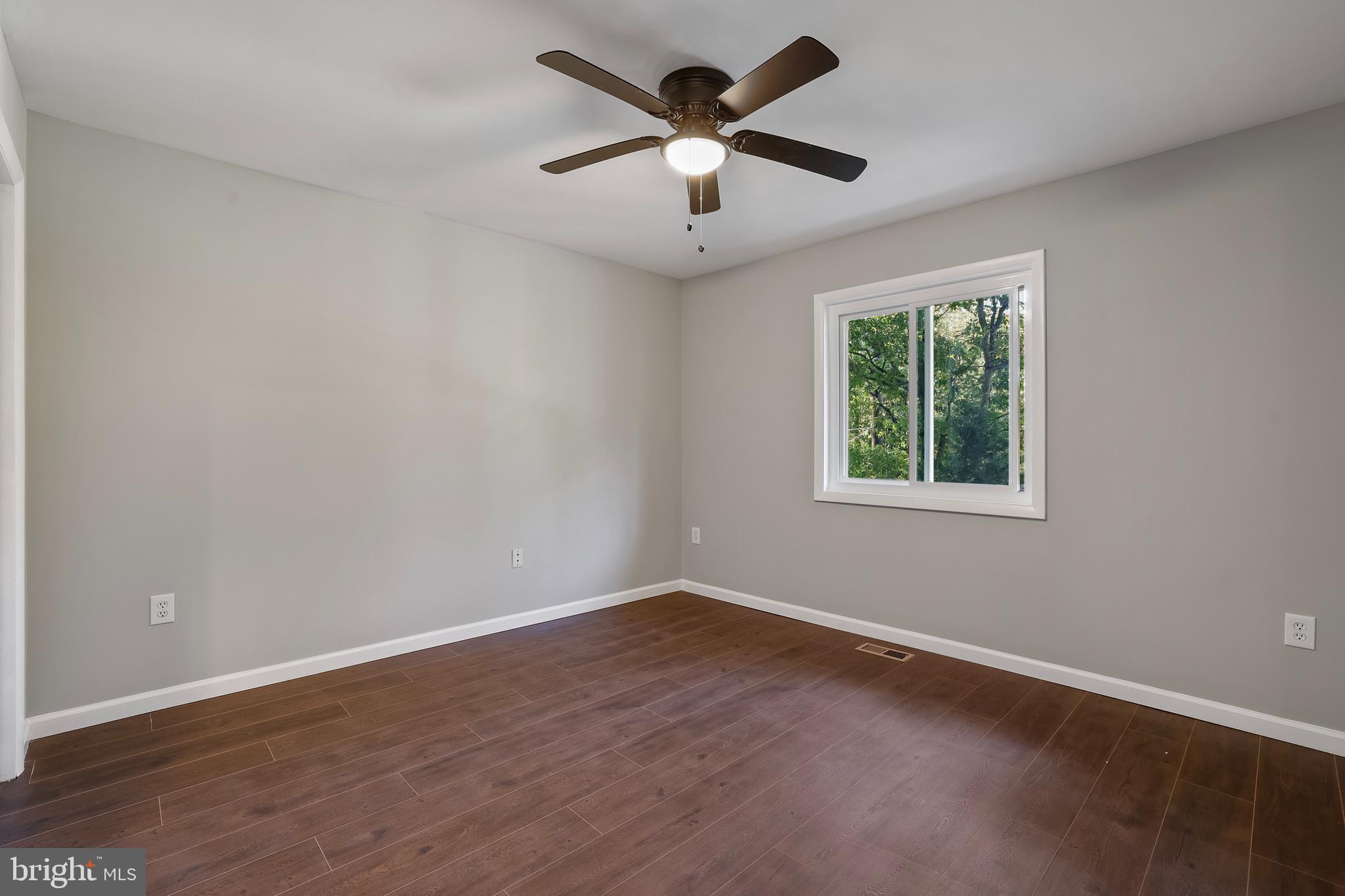 LAKESIDE - Residential Lease