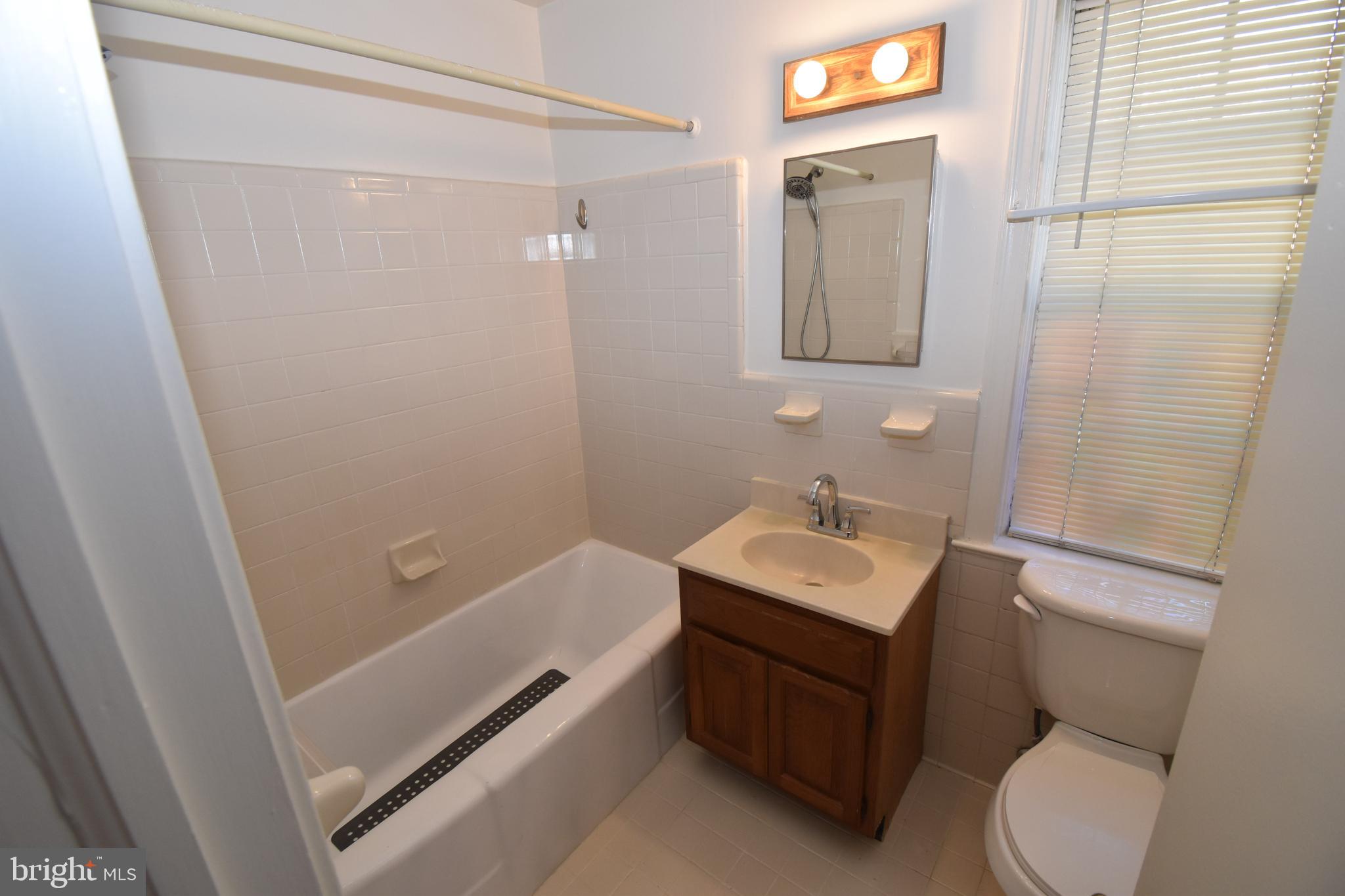 CAMBRIDGE COURTS - Residential Lease