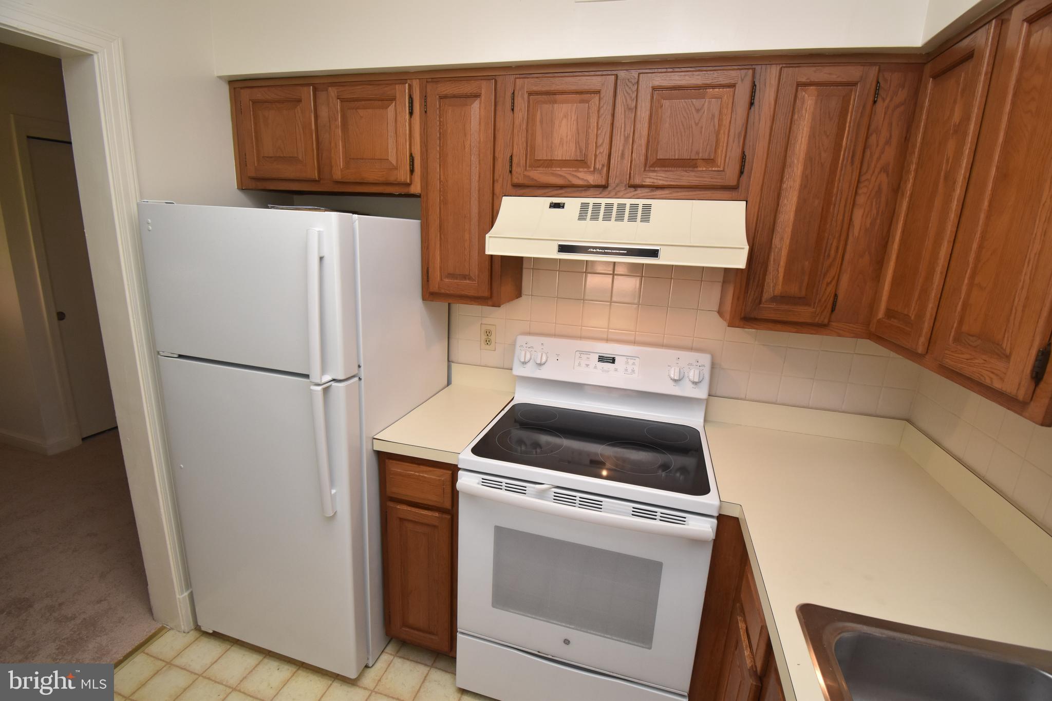 CAMBRIDGE COURTS - Residential Lease