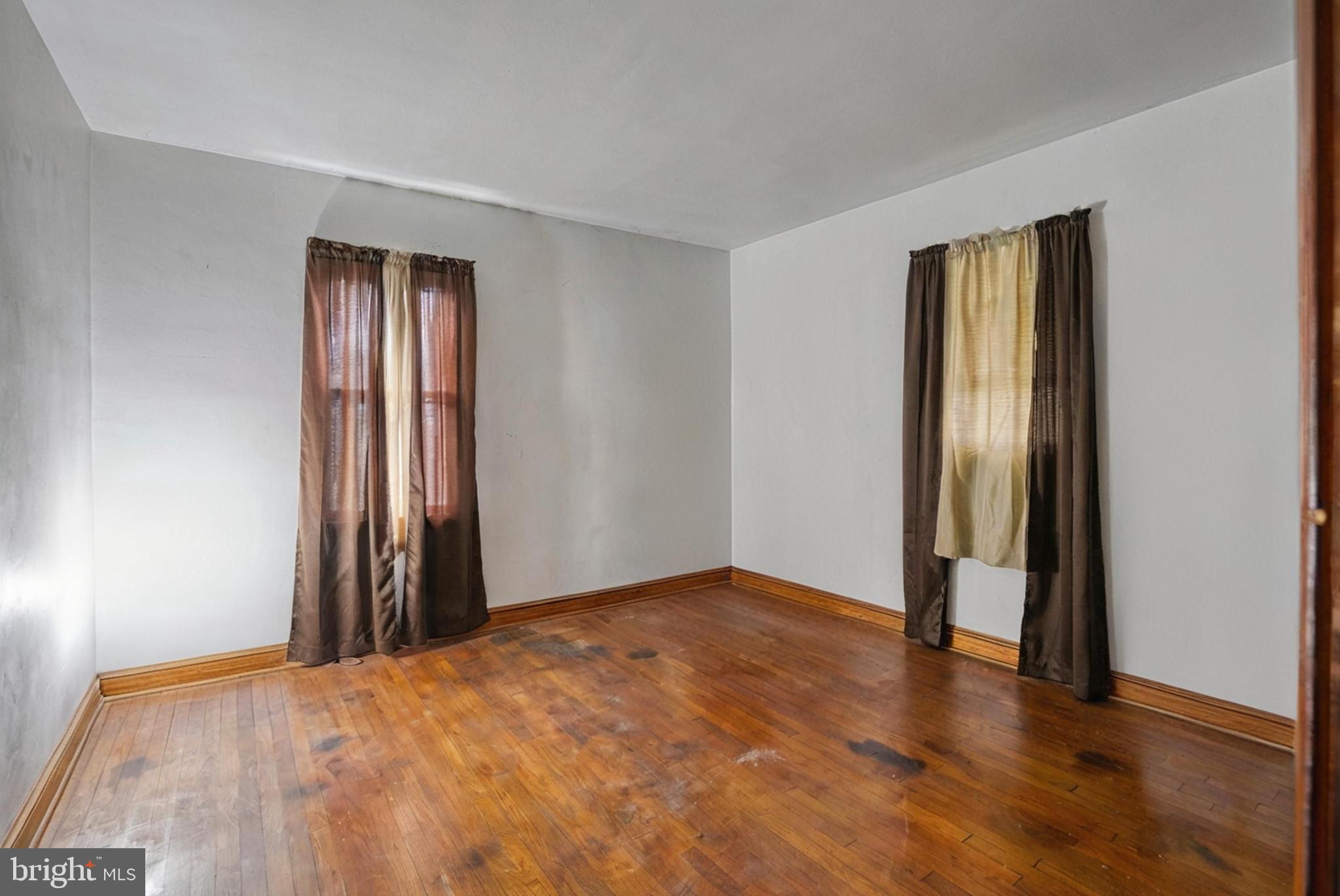 RACE STREET - Residential