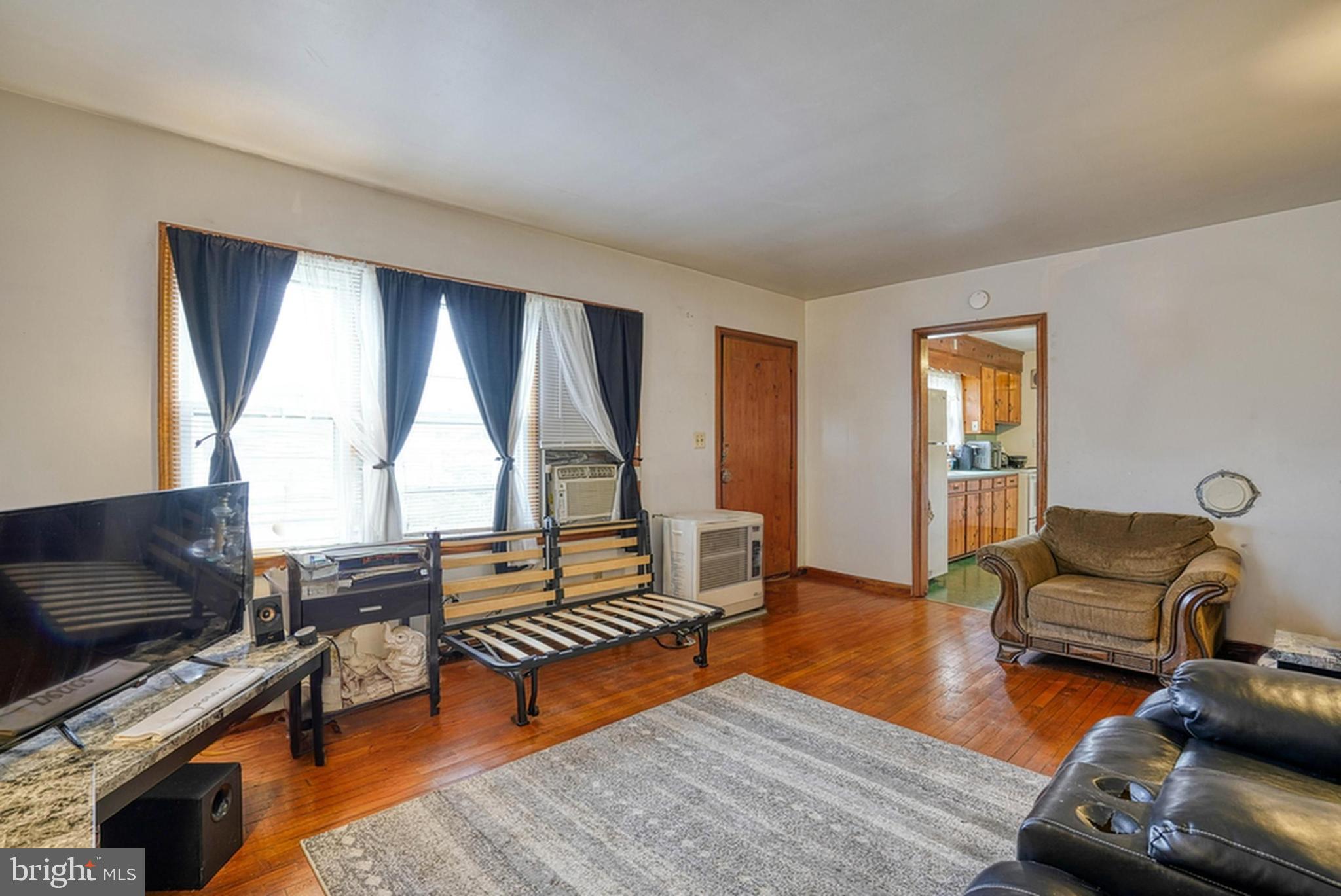 RACE STREET - Residential