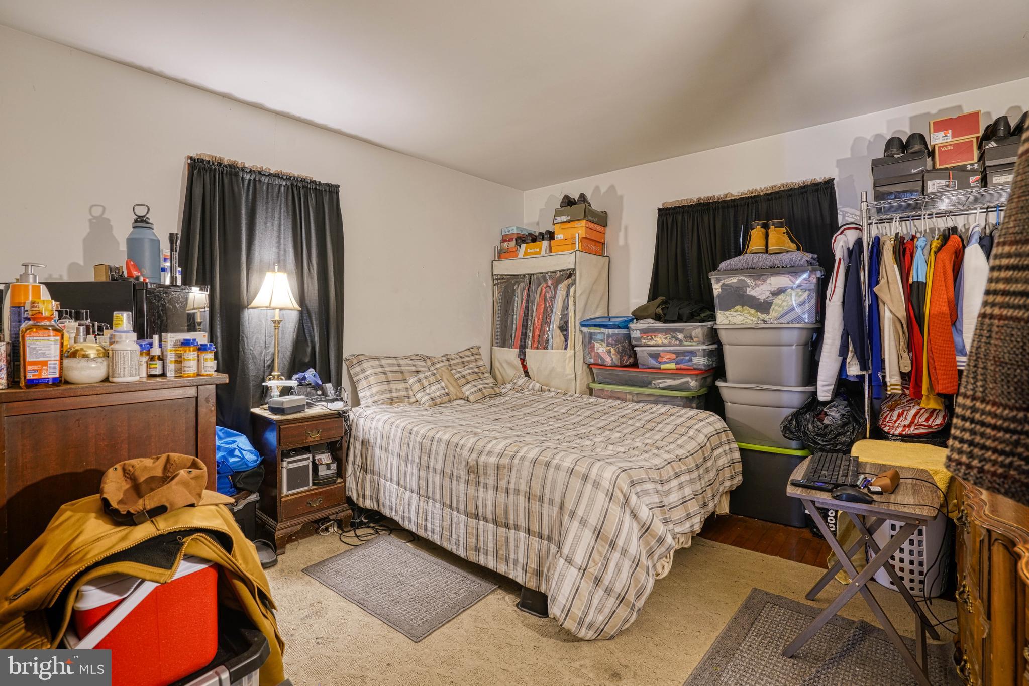 RACE STREET - Residential