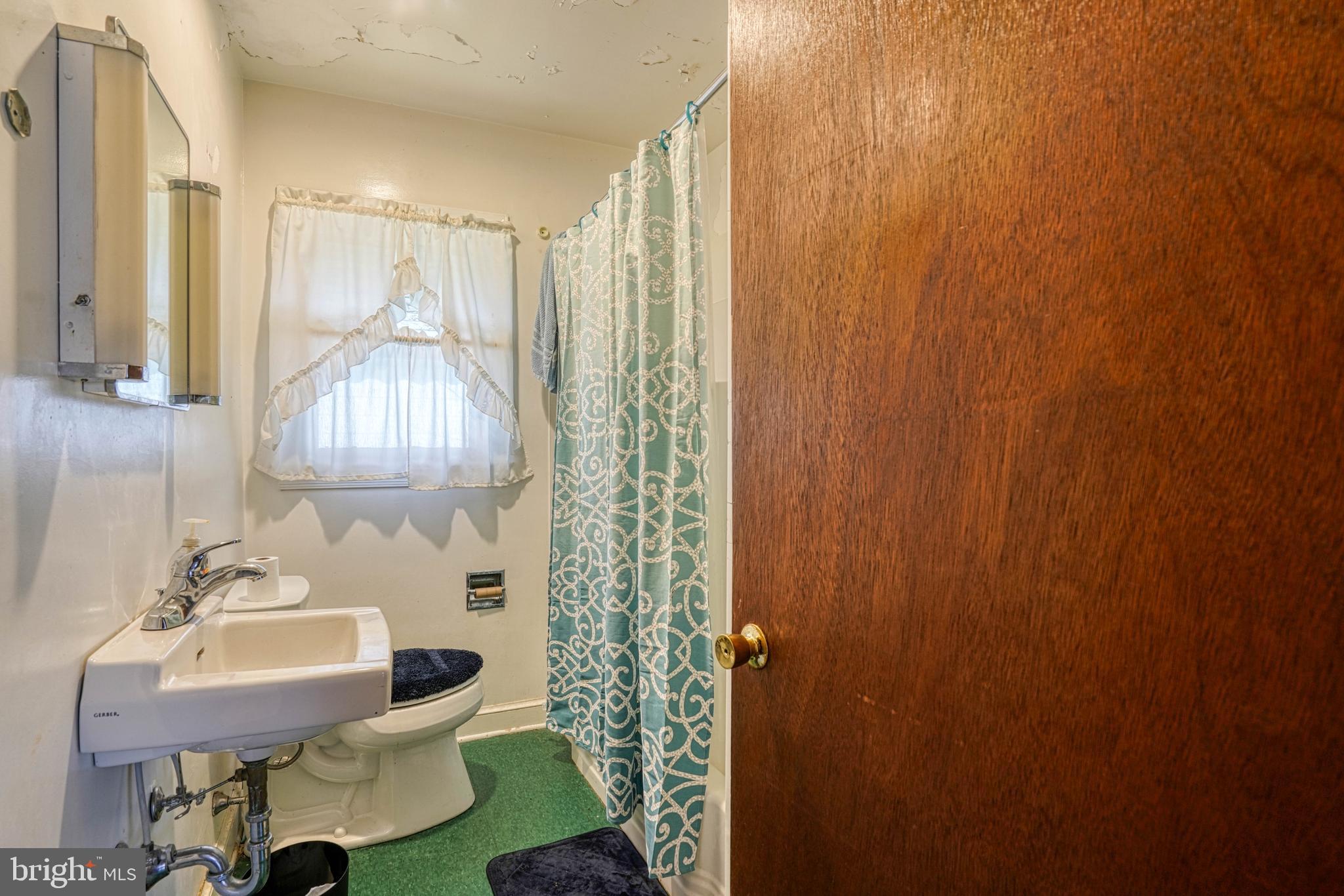 RACE STREET - Residential