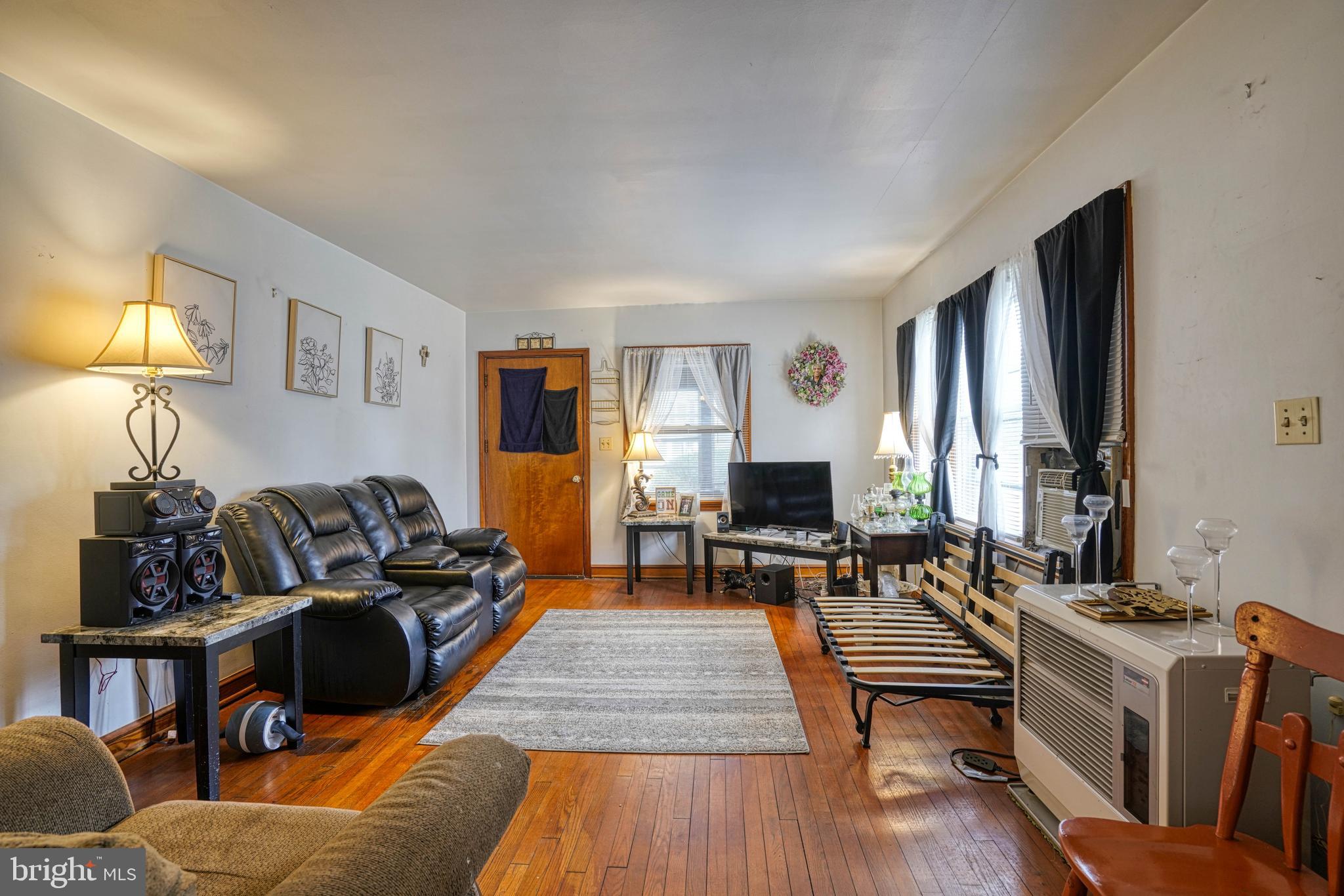 RACE STREET - Residential