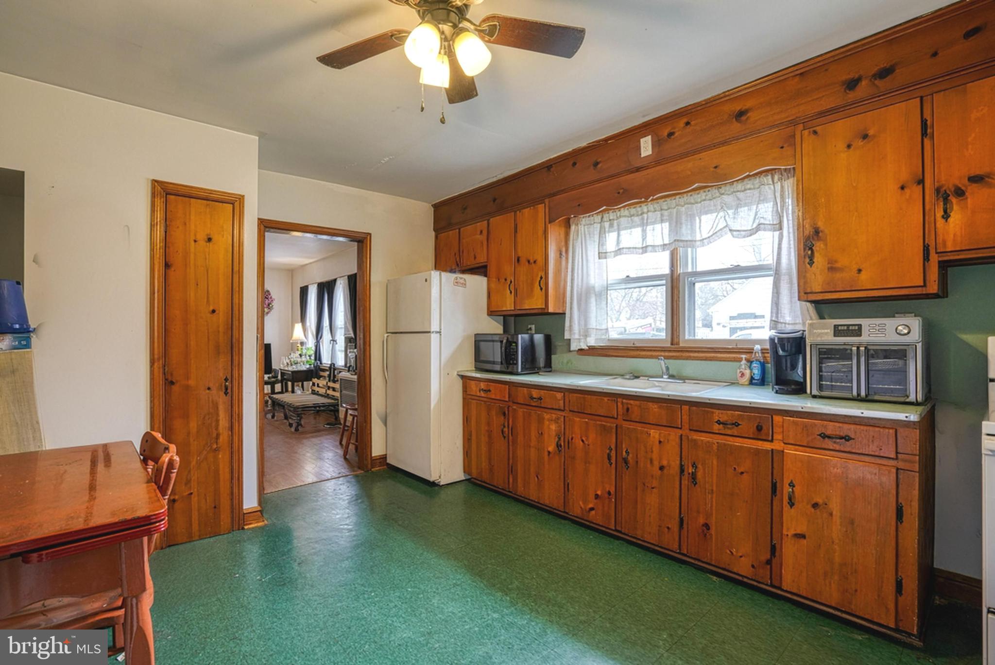 RACE STREET - Residential