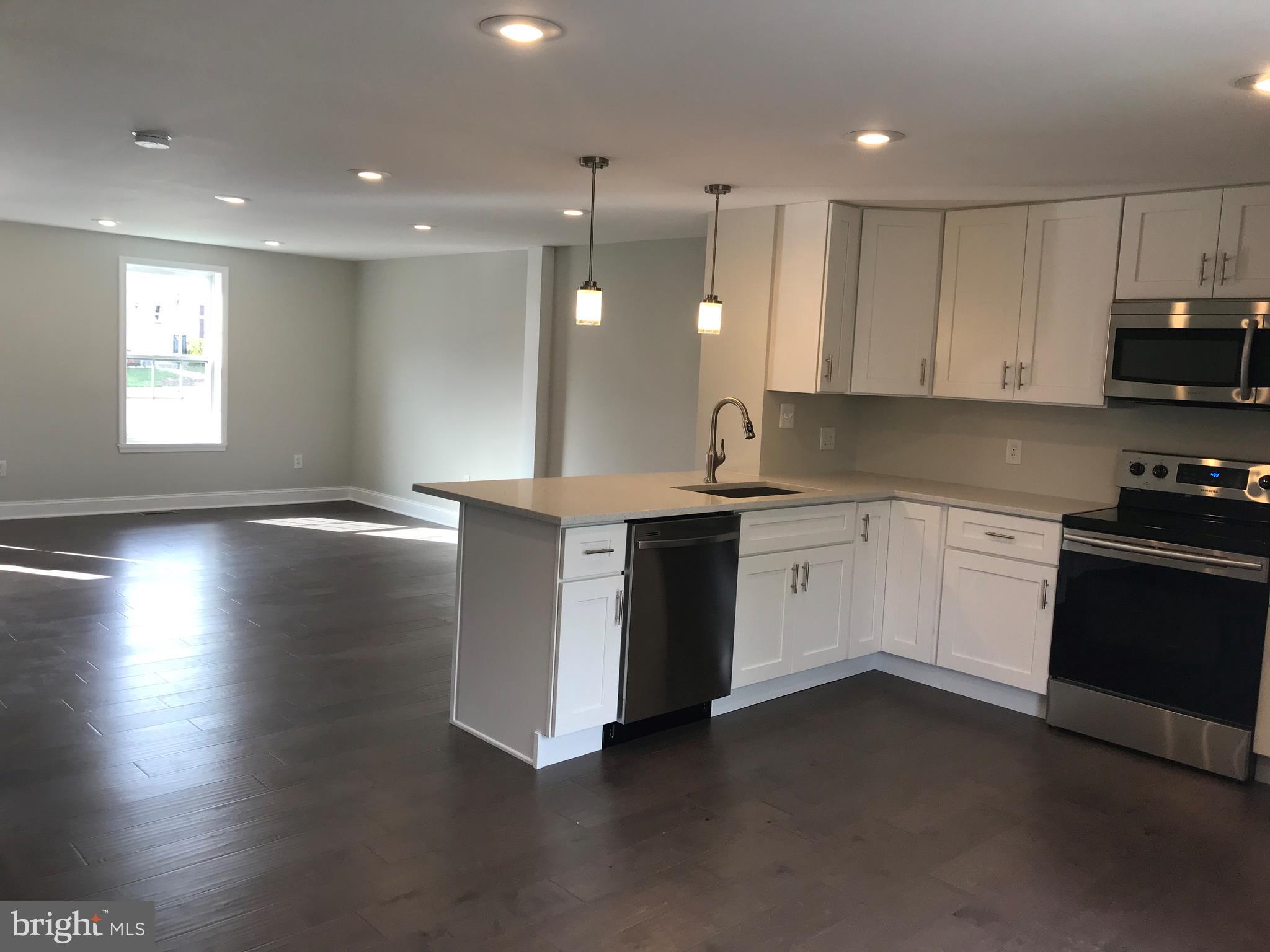 SEVEN COURTS - Residential