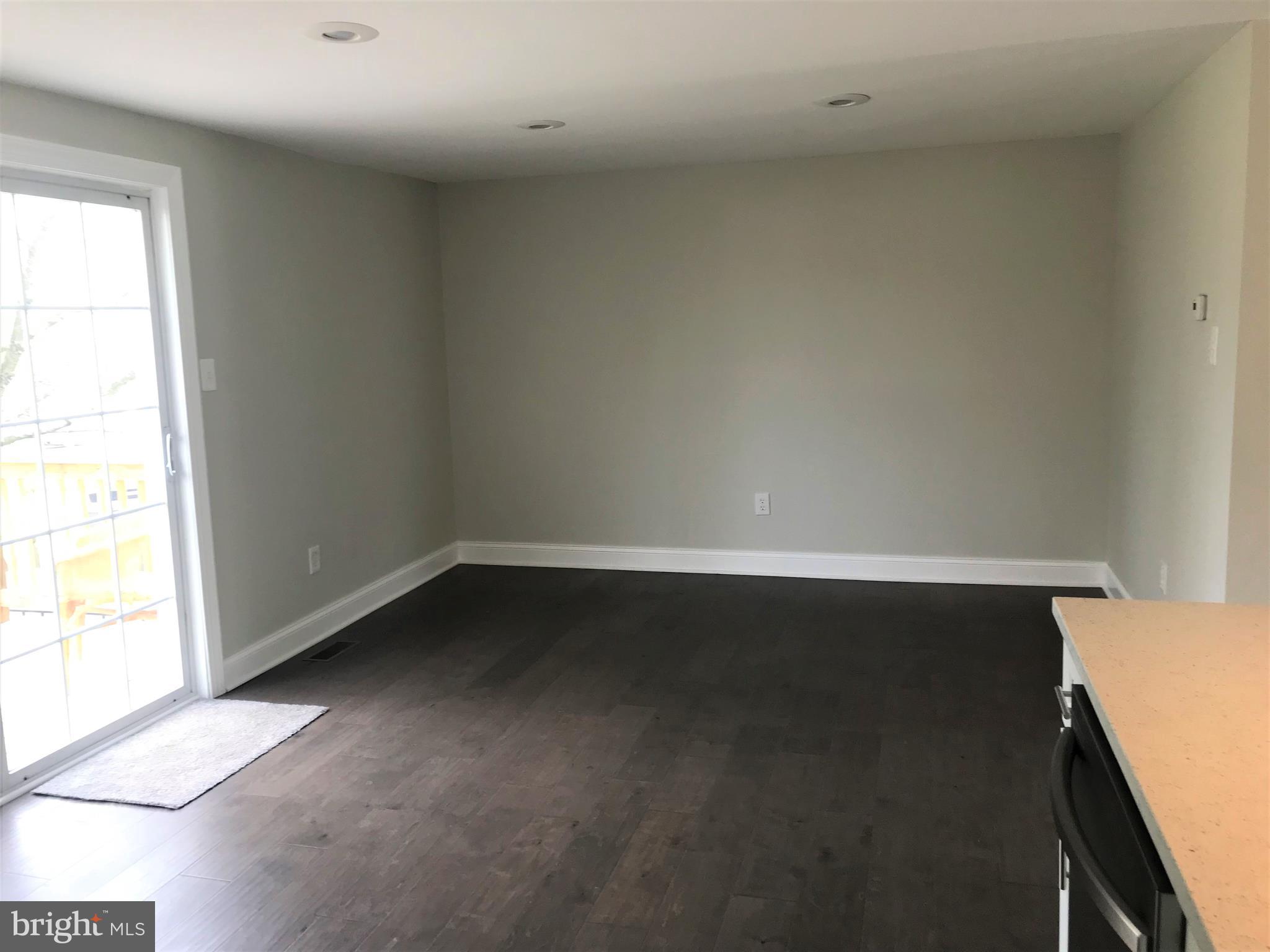 SEVEN COURTS - Residential