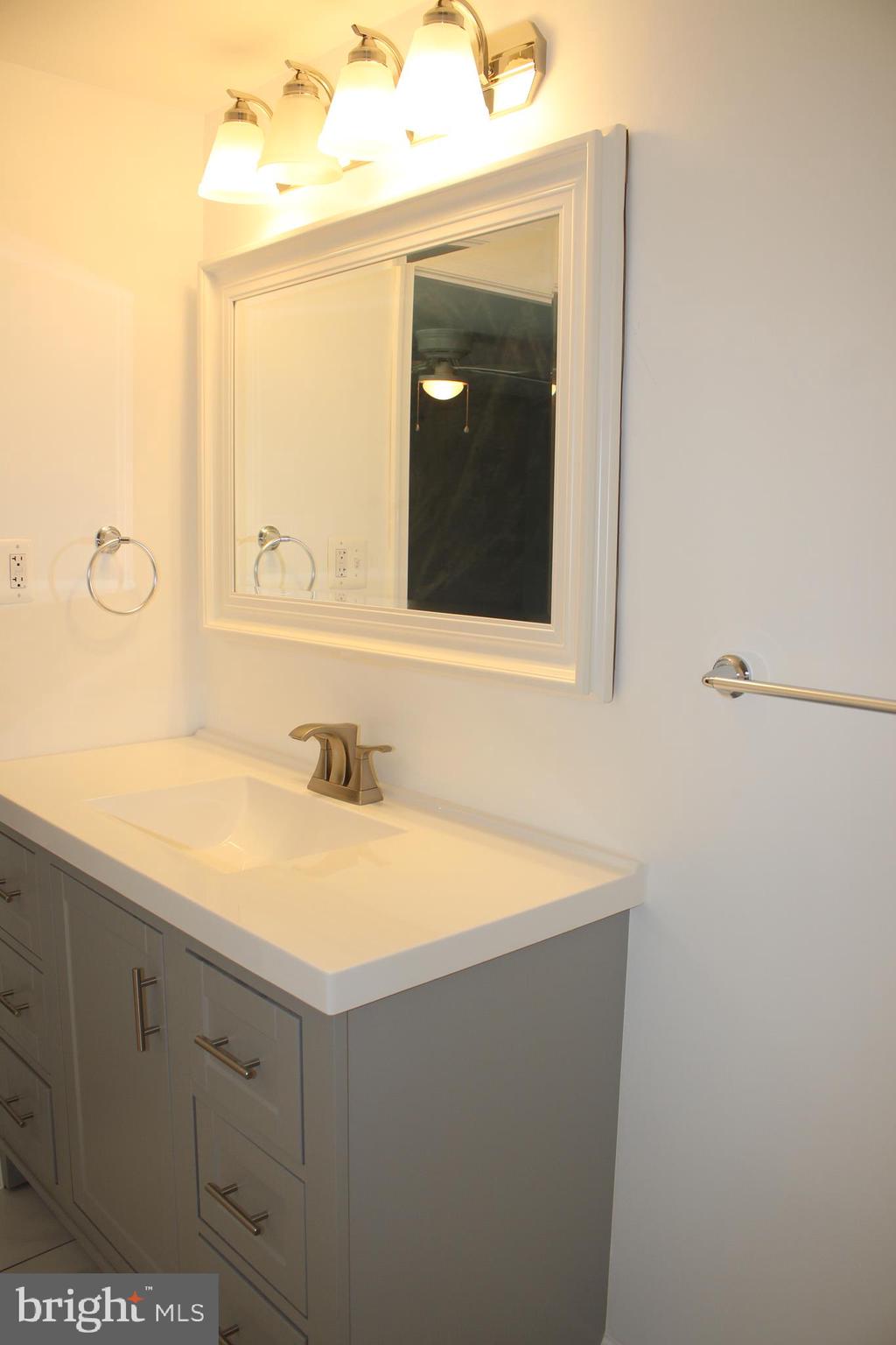 SEVEN COURTS - Residential