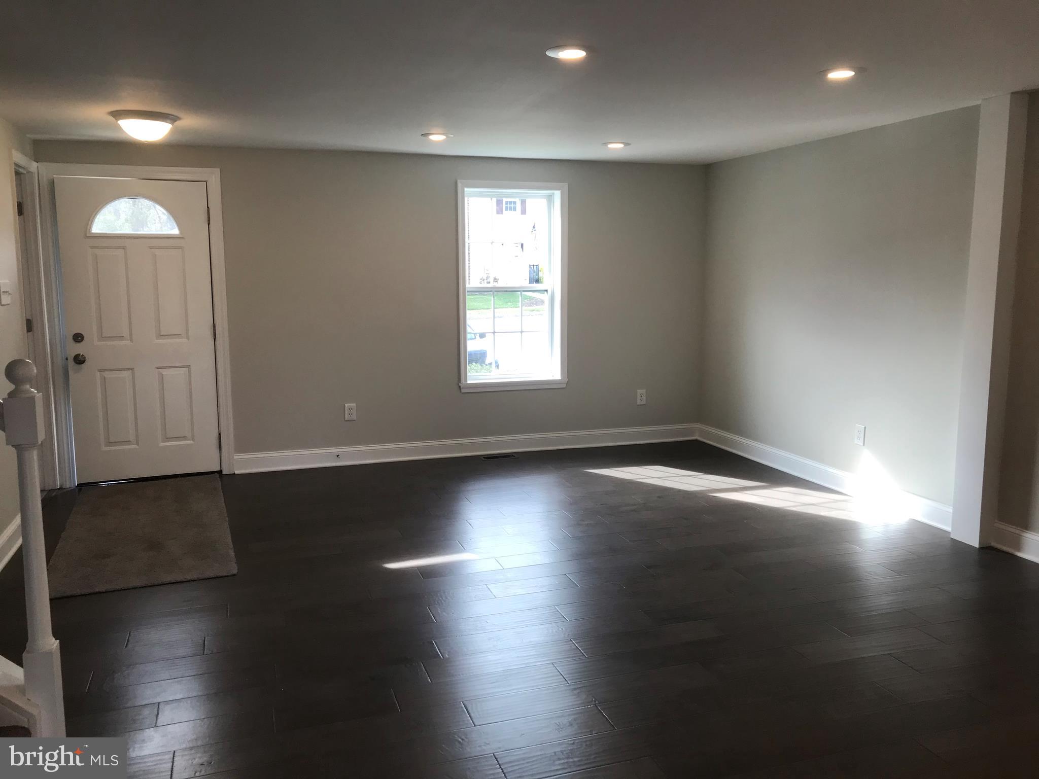 SEVEN COURTS - Residential