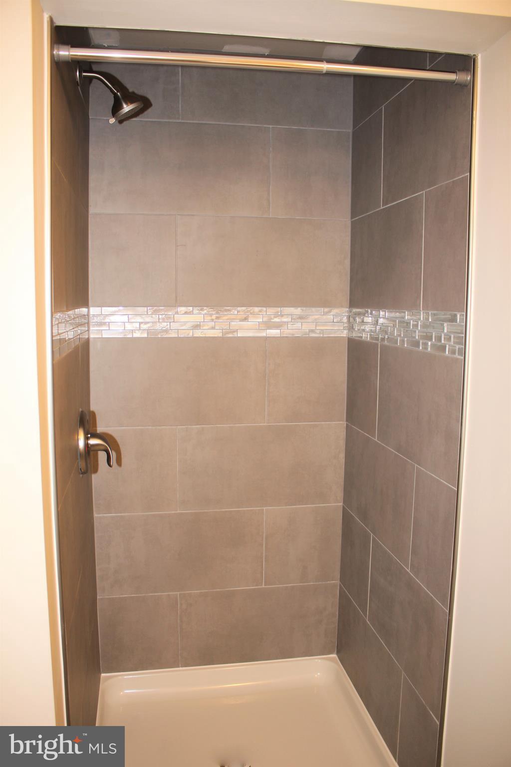 SEVEN COURTS - Residential