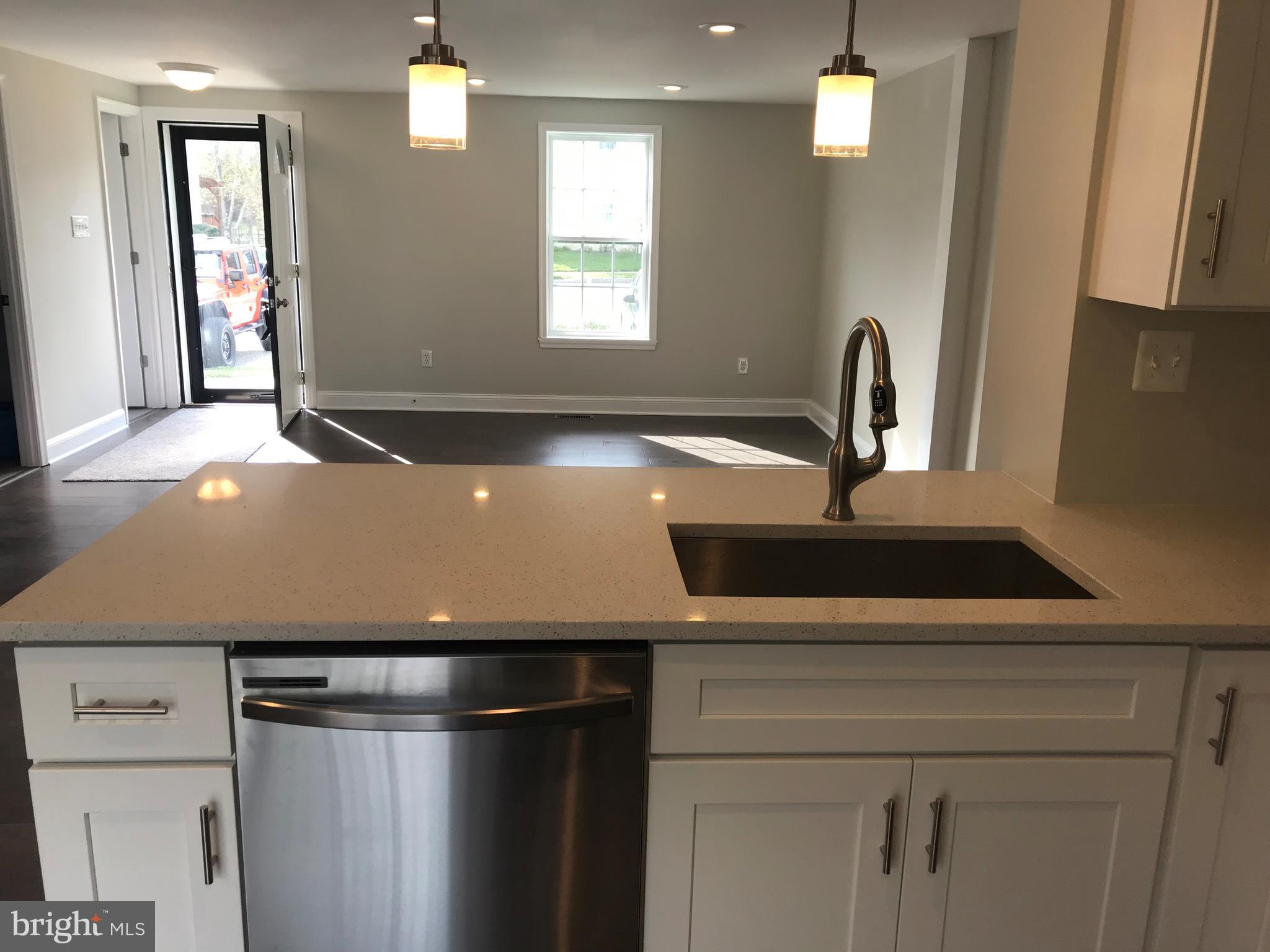 SEVEN COURTS - Residential