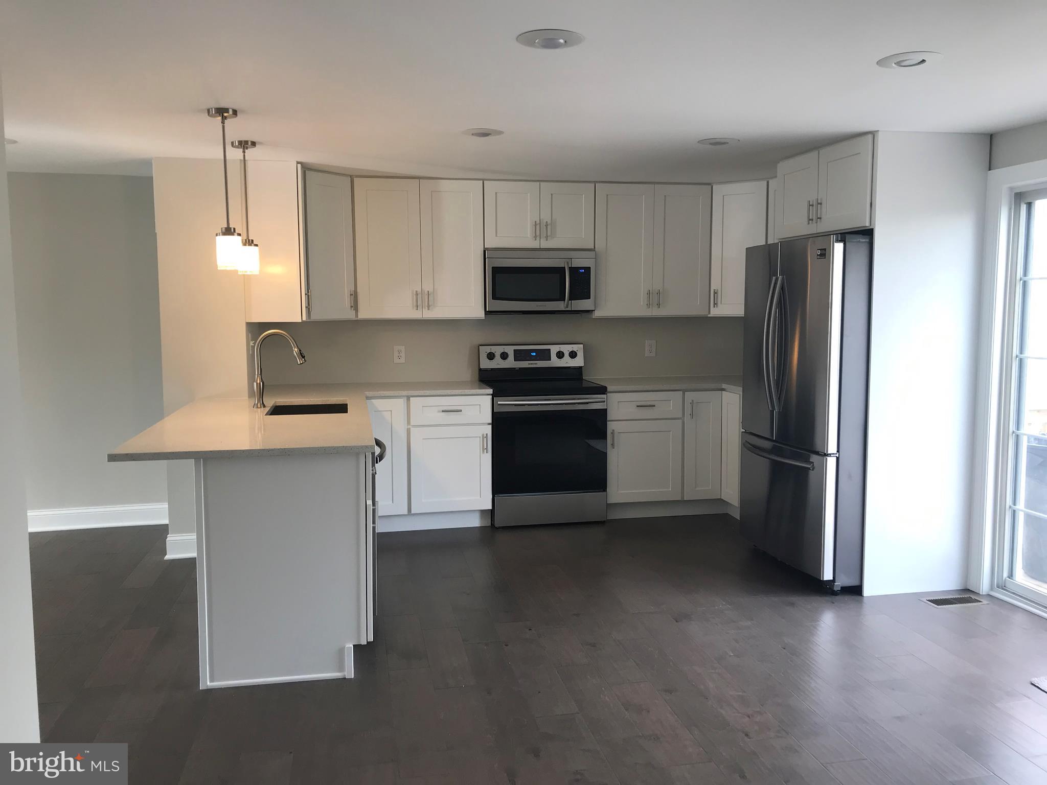 SEVEN COURTS - Residential