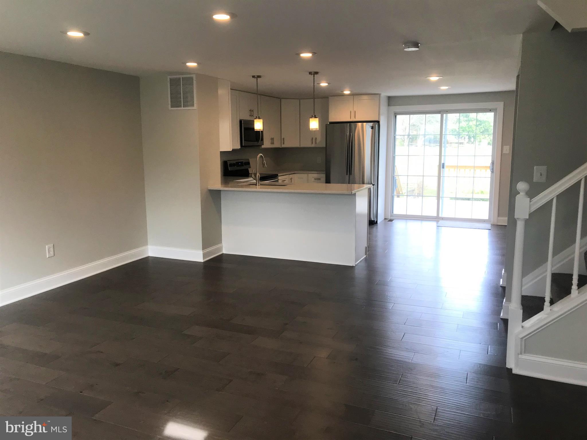 SEVEN COURTS - Residential