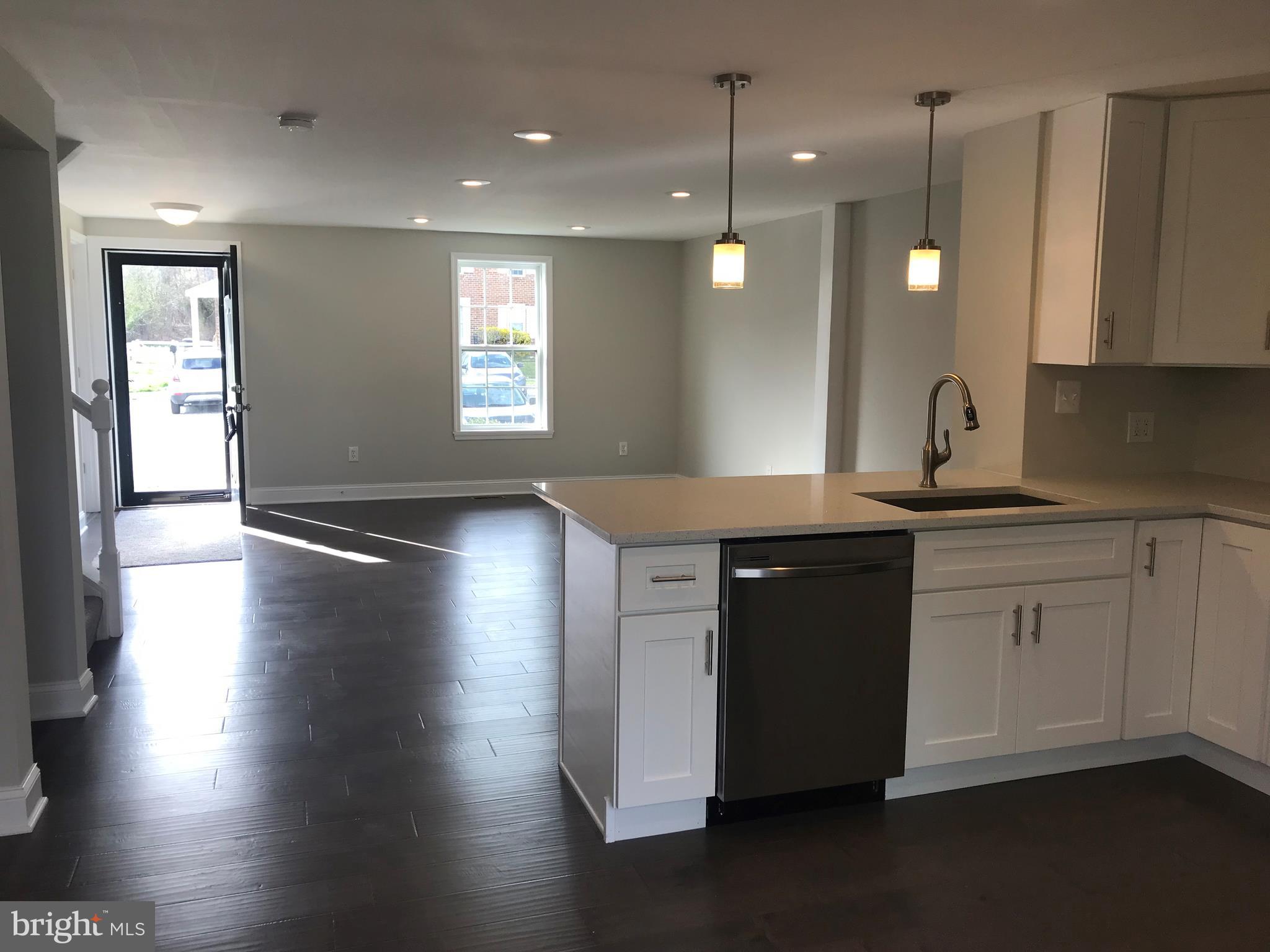 SEVEN COURTS - Residential