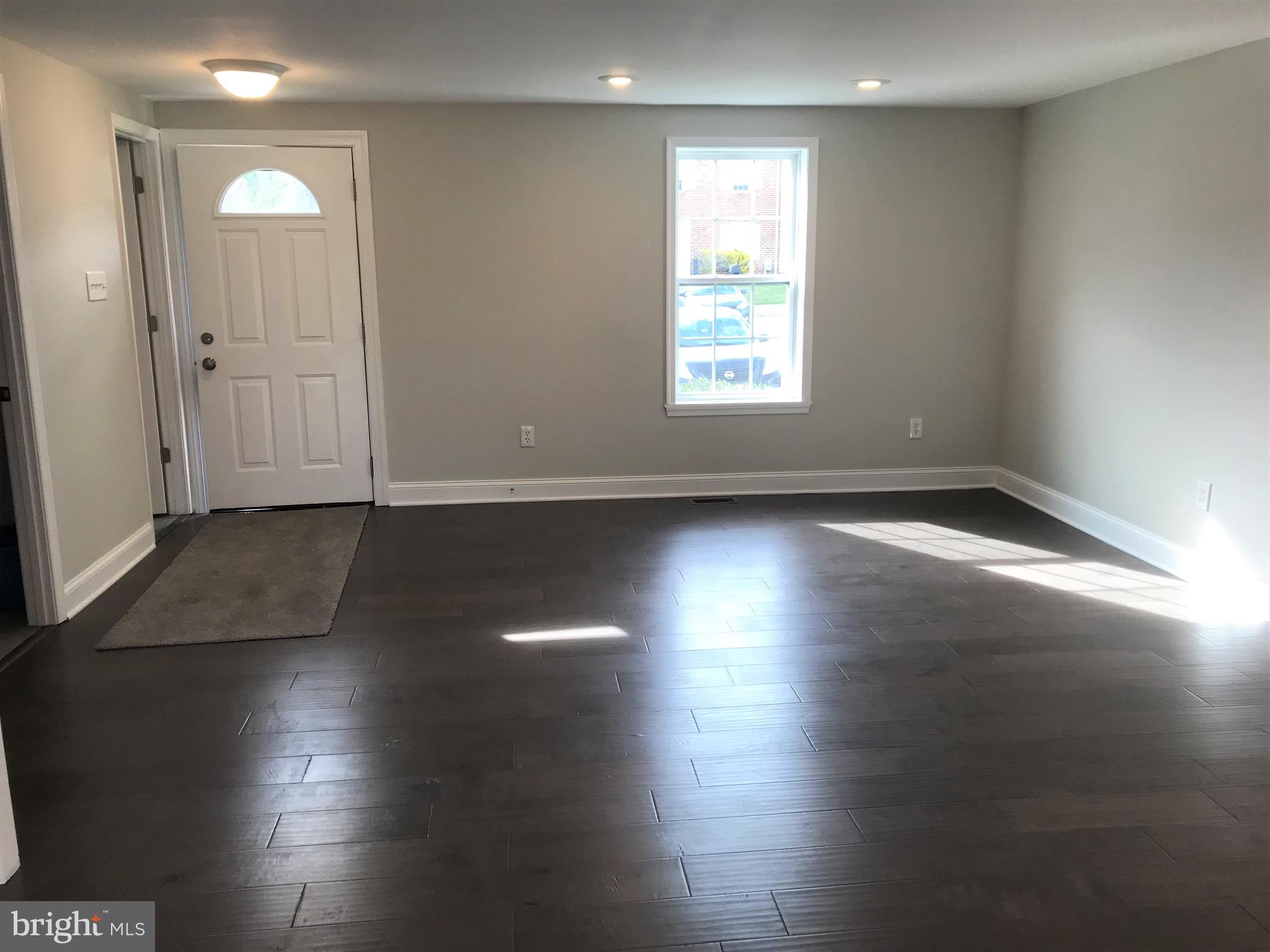 SEVEN COURTS - Residential