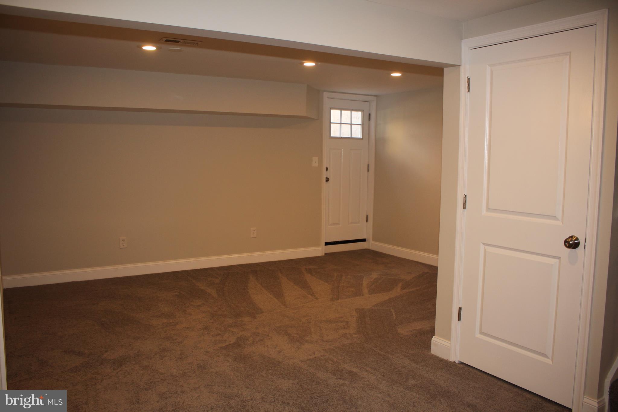 SEVEN COURTS - Residential