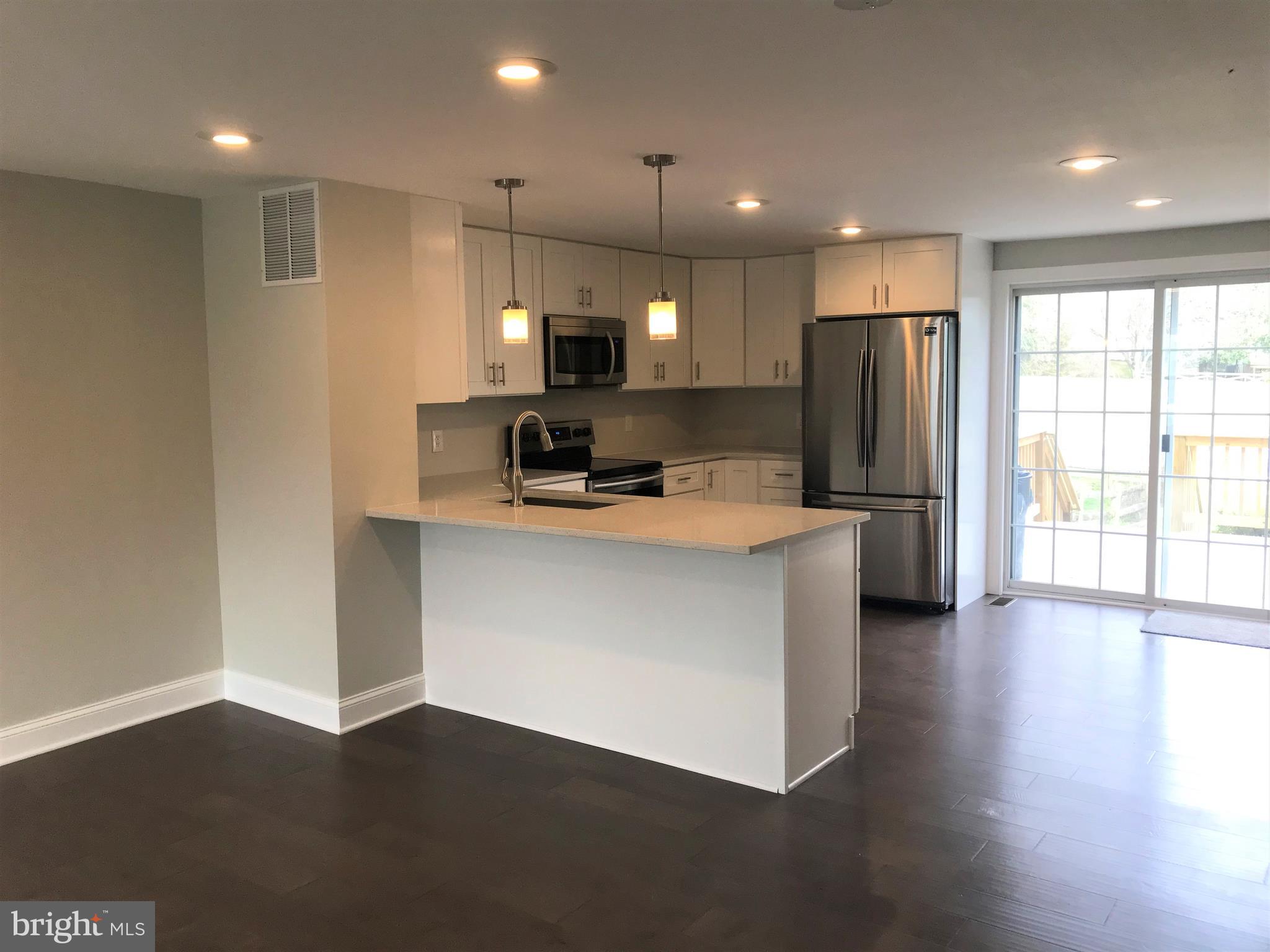 SEVEN COURTS - Residential