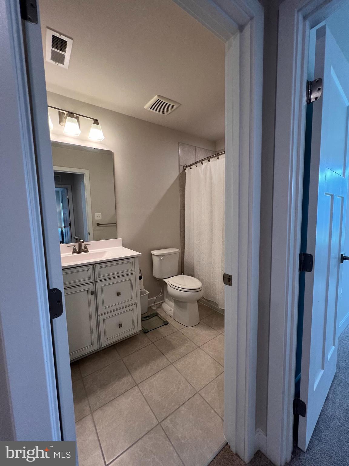JAMES RUN CARRIAGE HOMES - Residential Lease