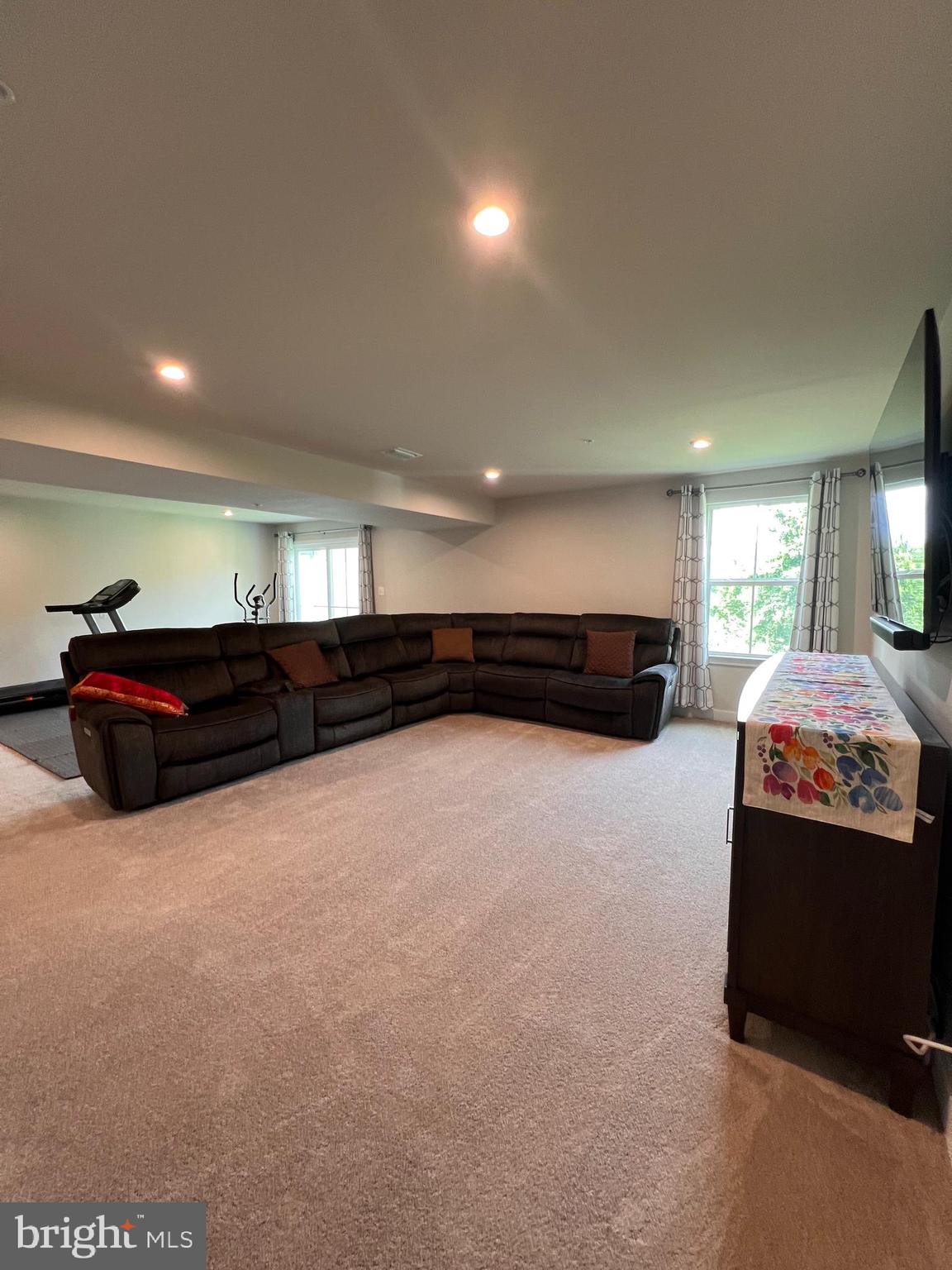 JAMES RUN CARRIAGE HOMES - Residential Lease