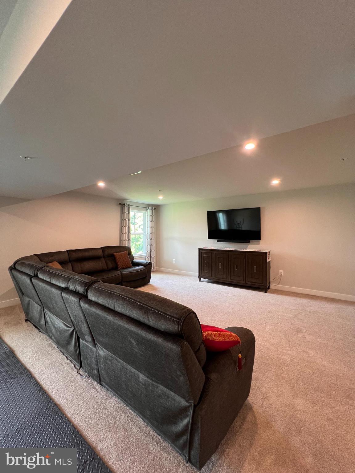 JAMES RUN CARRIAGE HOMES - Residential Lease