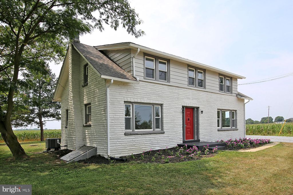 Photo of 1604 S Colebrook Road, Manheim, PA 17545 (MLS # PALA2053184)