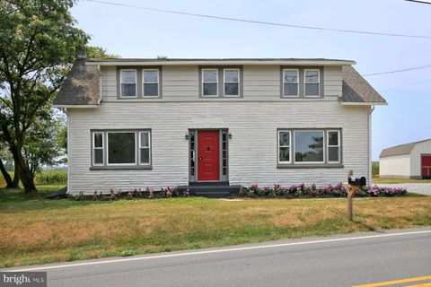 Photo of 1604 S Colebrook Road, Manheim, PA 17545 (MLS # PALA2053184)