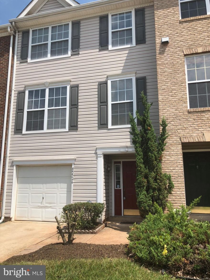 Large Townhome in sought after Jefferson Village . 2 Level Bump Out, Sunroom, Large Patio/Deck on main, Deck off kitchen for Grilling, Covered Porch, Washer, Dryer, Fenced in Backyard that backs to common area,Garage has extra space for storage. Within 1/2 Mi of Dulles Town Center, Commuter Routes (Rt.28, Rt.7 & Toll Road).