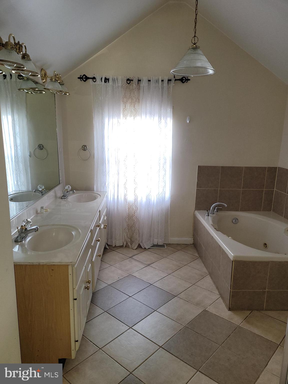 NORTH HALETHORPE - Residential