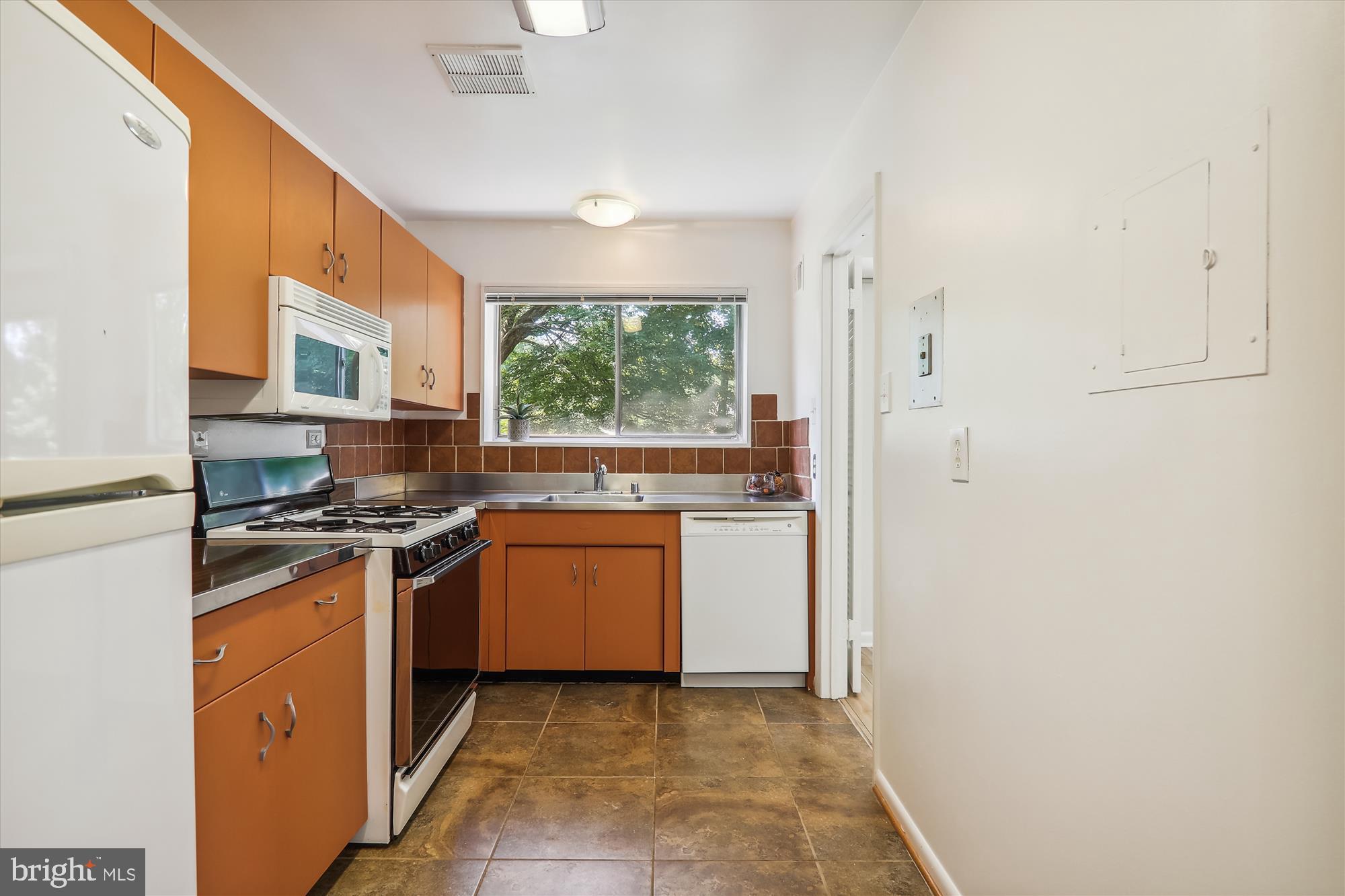 PARKSIDE CONDOMINIUMS - Residential