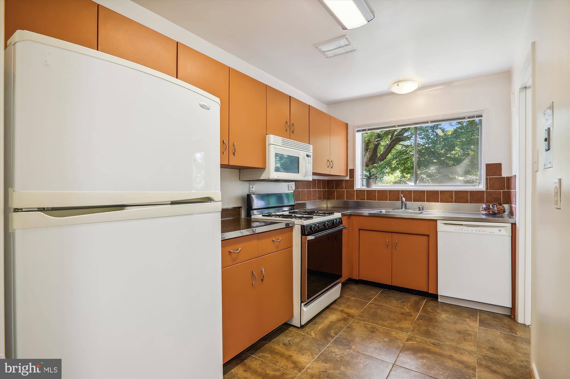 PARKSIDE CONDOMINIUMS - Residential