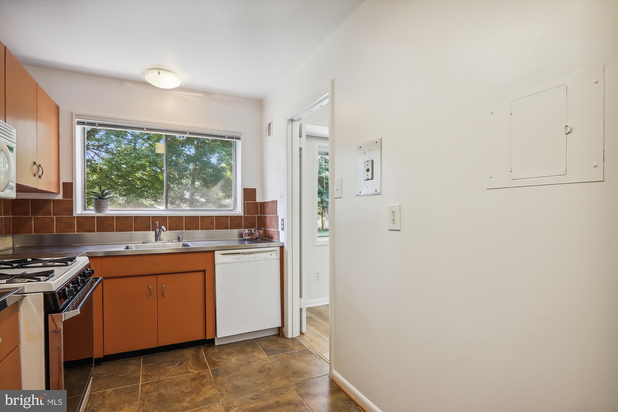 PARKSIDE CONDOMINIUMS - Residential