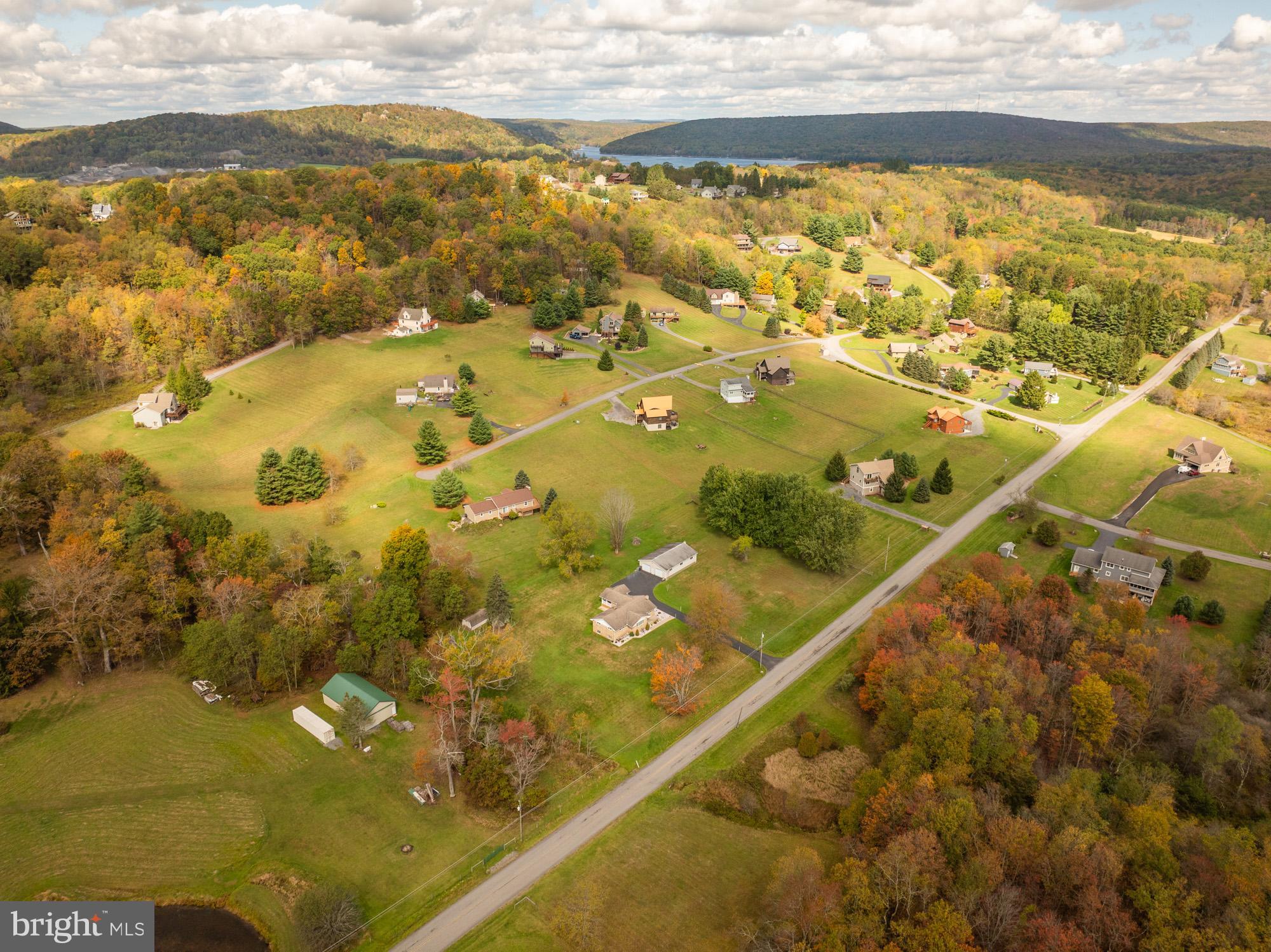 PARADISE POINT - Land